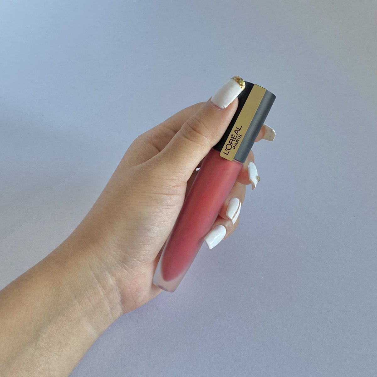 ขอ #ป้ายยา หน่อยเถอะ คือจะบอกว่าวันนั้นแค่ลองไปเดินเล่นที่วัสสันเอง ก็ได้น้องคนนี้มาแบบงงๆ แต่สีน้องคือละมุนมากก เหมือนสาว18-19 ชั้นเลิฟมากก ดีนะที่ถูกใจ เพราะจ่ายเอง 😂 #รีวิวลิป #LOrealParisTH #ของถูกและดี #เขาไม่ได้จ้าง https://t.co/poNQCnLhXM