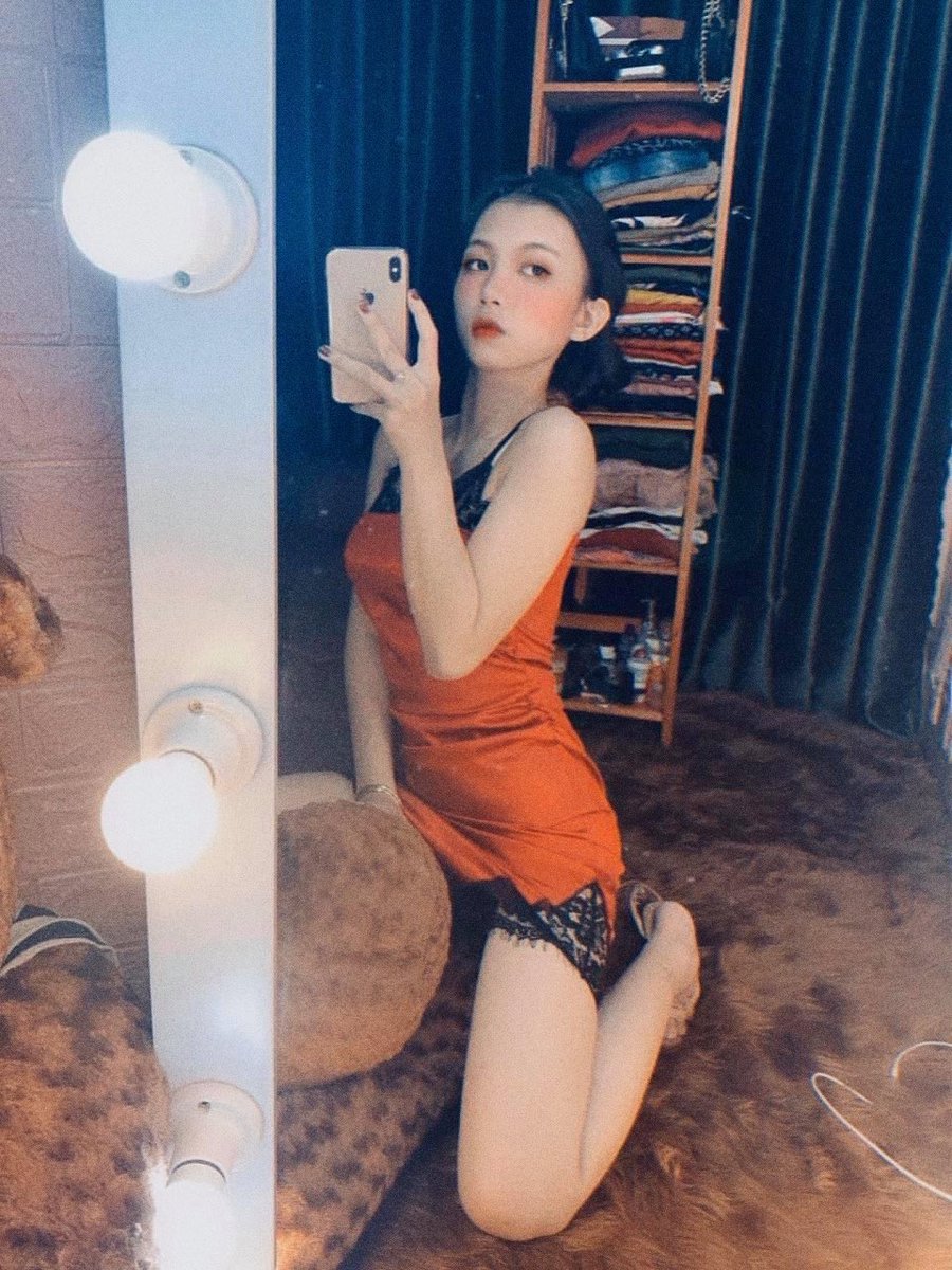 有个推友让我玩一次真心话游戏😂。那你们有什么想问的私密或者羞耻的问题都可以评论留言哈，我先去洗个澡，回来一个一个回答你们🤣 #反差婊 #骚货 #母狗 #露出 https://t.co/ePgX4EHRfB