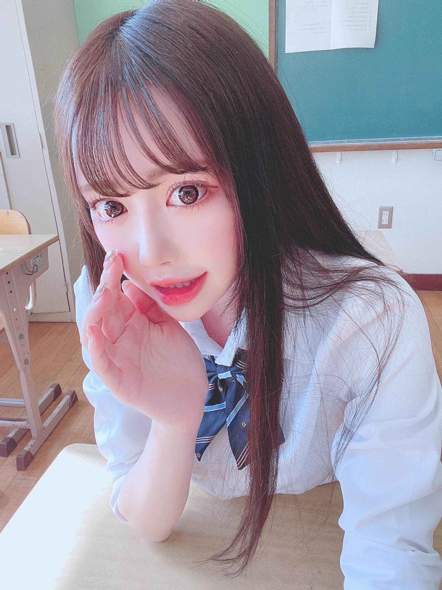 「ねえねえ！オタクくん！」「ちょっとだけ宿題見せてくれない？」「お願いーーーー！🥺💦」 https://t.co/qfjGp89n7Z