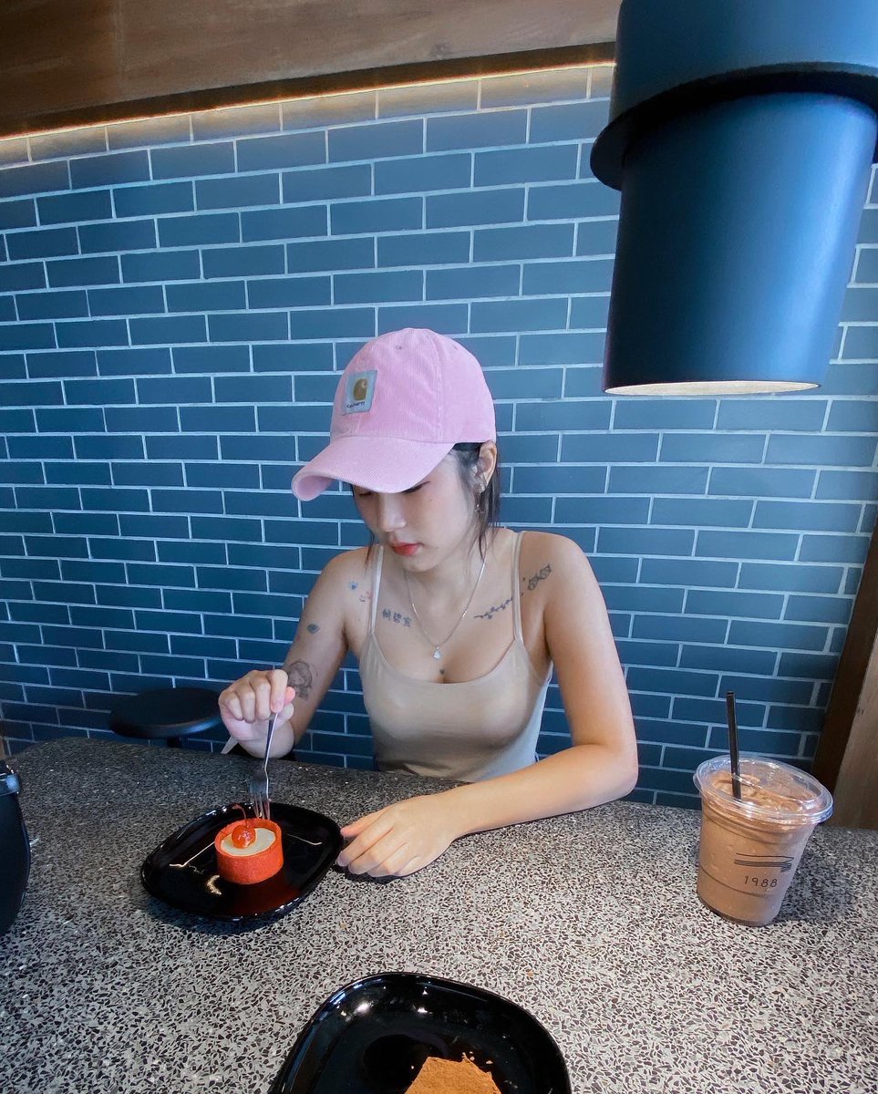 พรุ่งนี้สิ้นปี มีอะไรอยากบอกเราป่าว🥰 https://t.co/0dkZUi8oiT