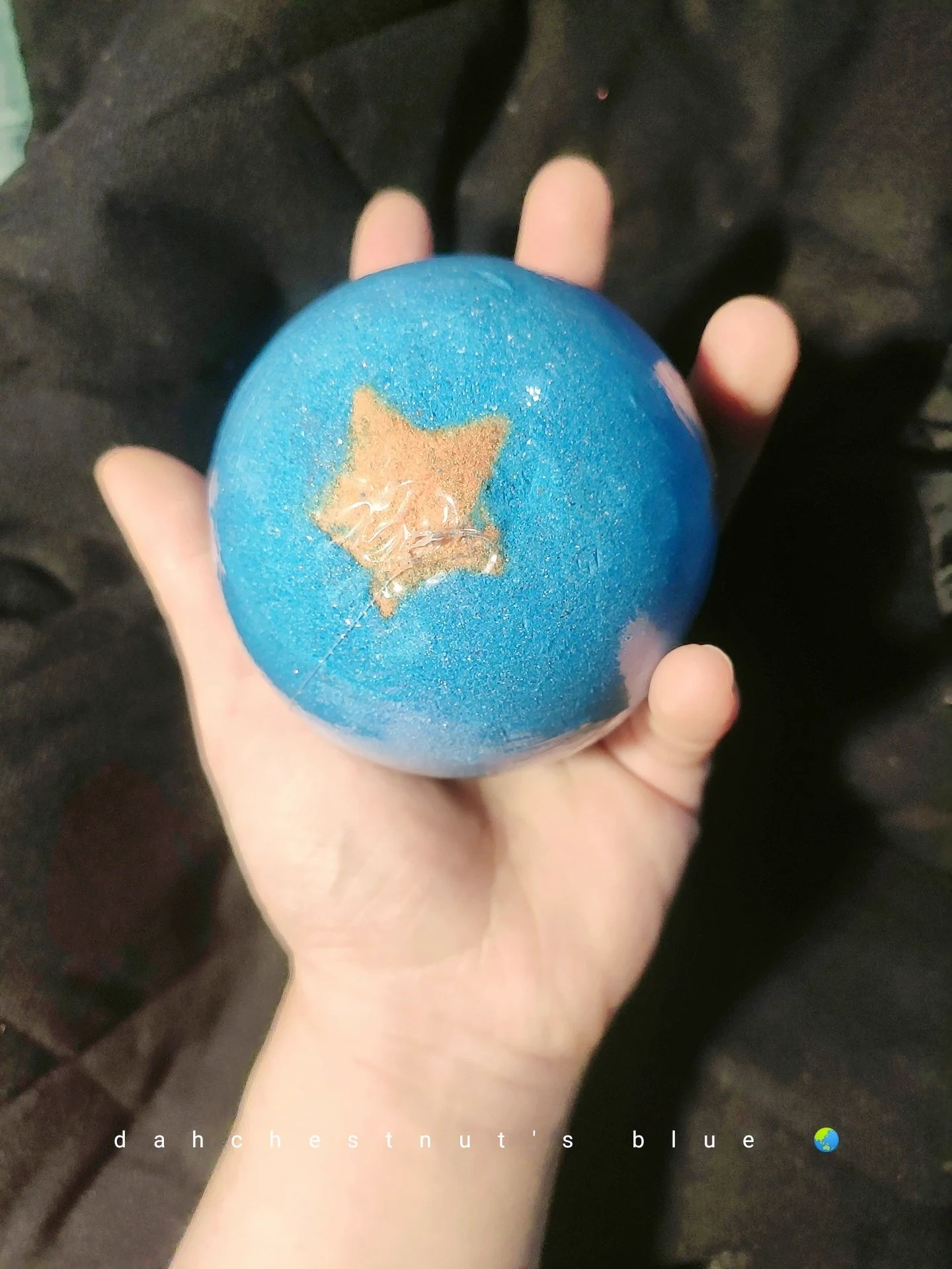 哎呀，你们看这个龙珠浴球多好看啊，到底有没有人想跟dah一起泡澡嘛，一起在蓝色闪耀的波光粼粼里扑腾(ﾉω･｀o)🌏❄️💦🌊🌎💦💧🌊❄️🌎 https://t.co/c3glFd1lF2