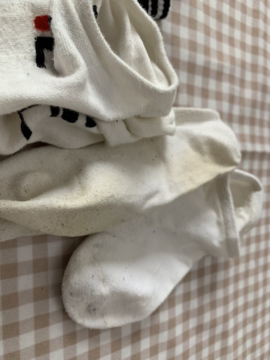 如果一个女生说我的袜子好臭啊，给你吧，那我肯定没有兴趣。最兴奋的是射了她的棉袜，她却不知道💦💦她依旧是那个纯纯的女孩。这波寝室棉袜不多了🥱🥱 https://t.co/1WUjeOqPct