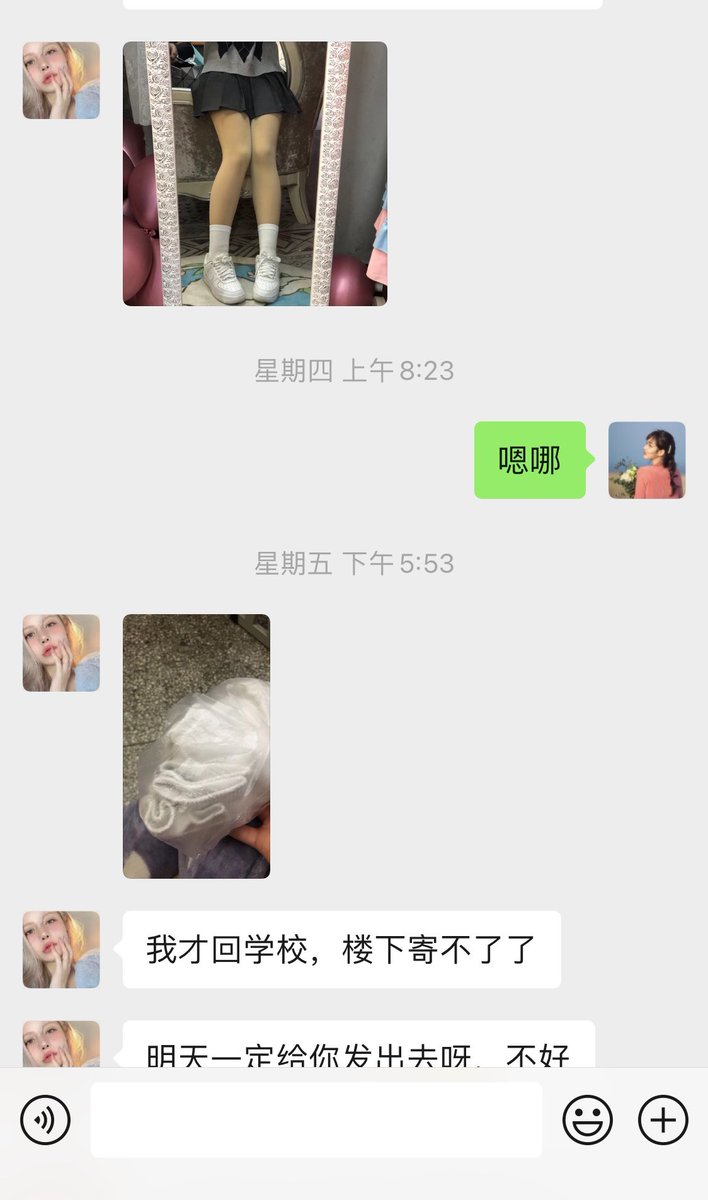 如果一个女生说我的袜子好臭啊，给你吧，那我肯定没有兴趣。最兴奋的是射了她的棉袜，她却不知道💦💦她依旧是那个纯纯的女孩。这波寝室棉袜不多了🥱🥱 https://t.co/1WUjeOqPct