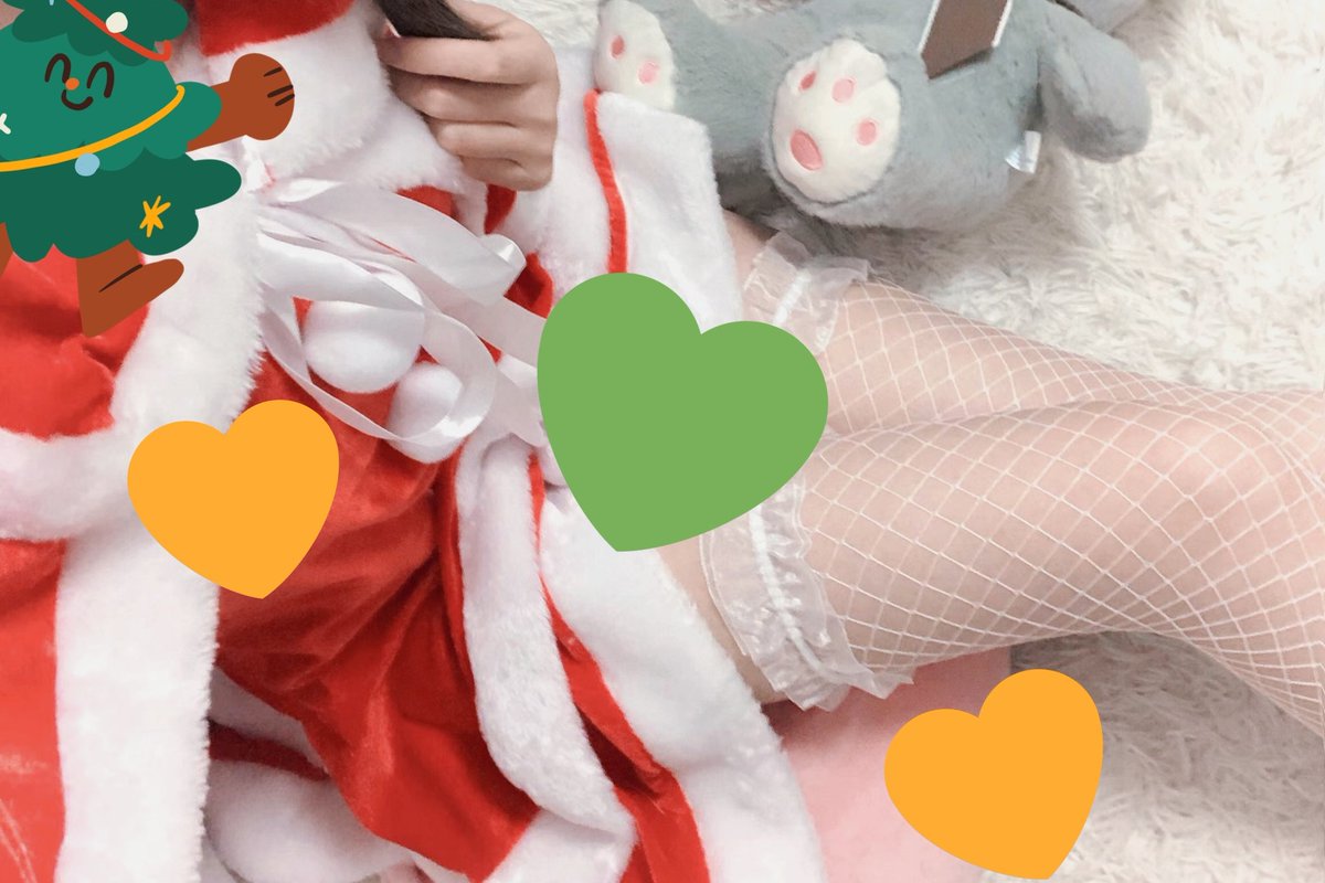 圣诞快乐~其余的圣诞照片一起丢11月里啦~(◍˃̶ᗜ˂̶◍)✩。

很谢谢大家一直包容我这只咕咕精！！节日快乐~ https://t.co/Ne59dDVAT1