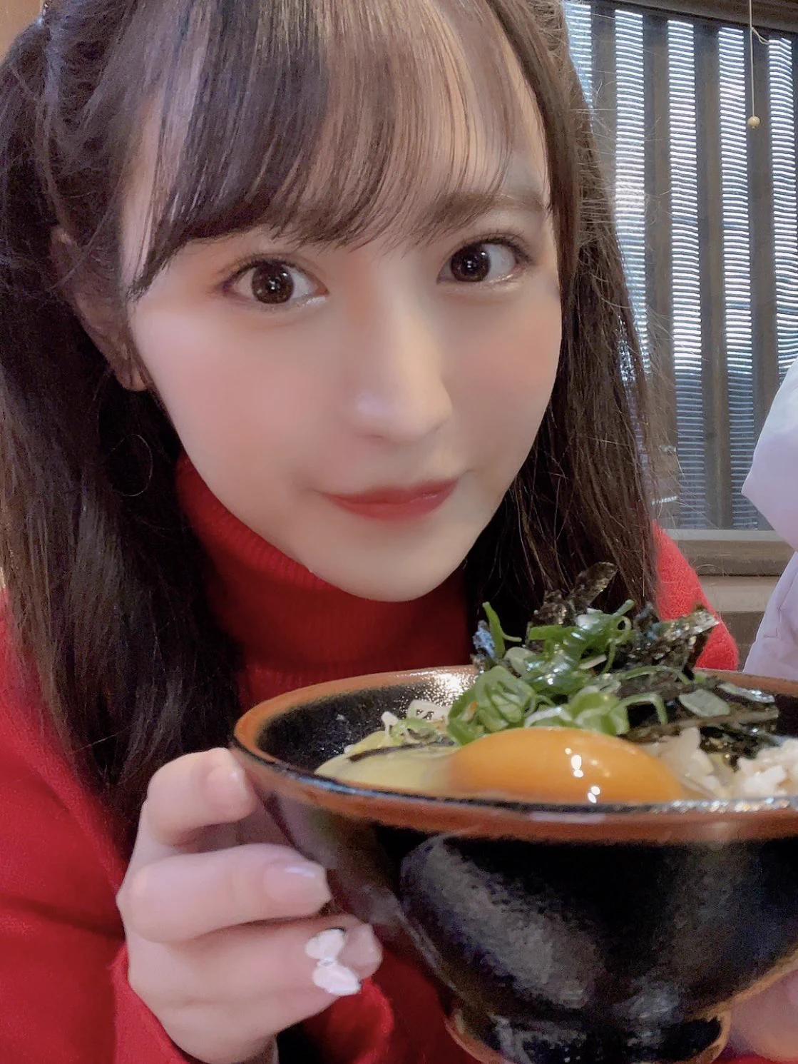 メリークリスマス🤶❤️‍🩹今日は女の子5人で2時間かけて卵かけご飯食べに行ってきたよ🥺笑美味しかった😸全然クリスマス感ないから服は赤にした❤️‍🔥 https://t.co/vSyKr1mysg