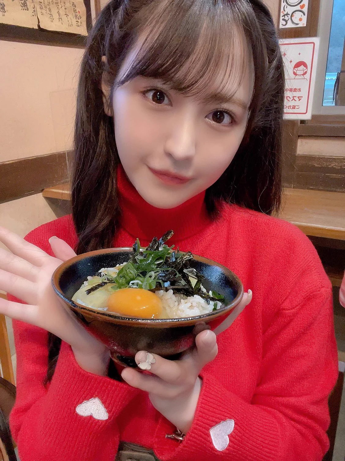 メリークリスマス🤶❤️‍🩹今日は女の子5人で2時間かけて卵かけご飯食べに行ってきたよ🥺笑美味しかった😸全然クリスマス感ないから服は赤にした❤️‍🔥 https://t.co/vSyKr1mysg