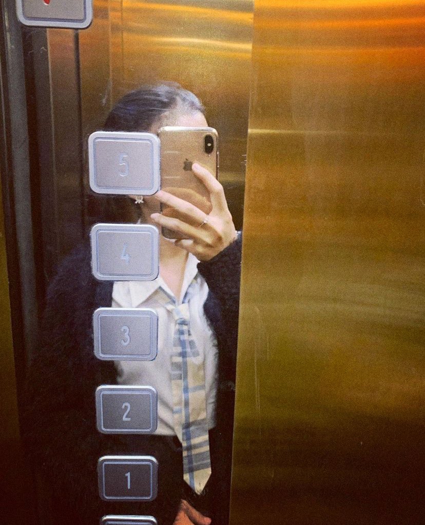 今晚不回家了，嘿嘿嘿😀。今天这个时间 你们是不是都正在做双人运动啊？😆#反差婊 #骚货 #母狗 #露出 https://t.co/KUVHzdm20c