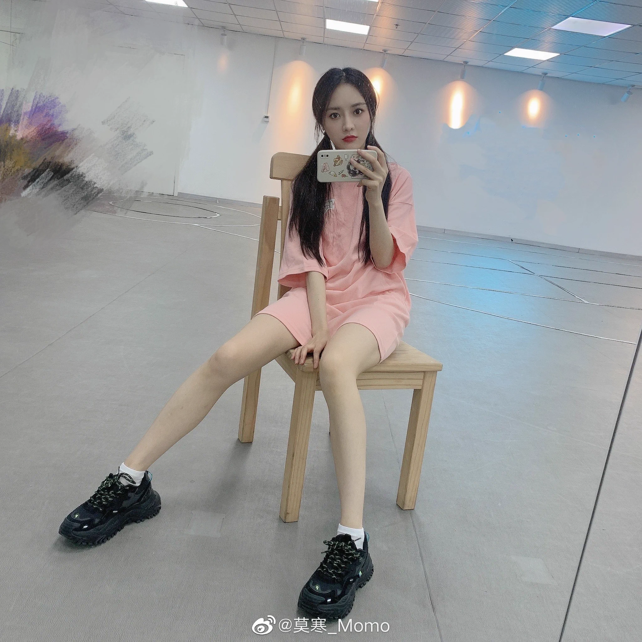 #莫寒 #白袜 浅口白袜配运动鞋 😁 https://t.co/Zf3Vp6OOdk