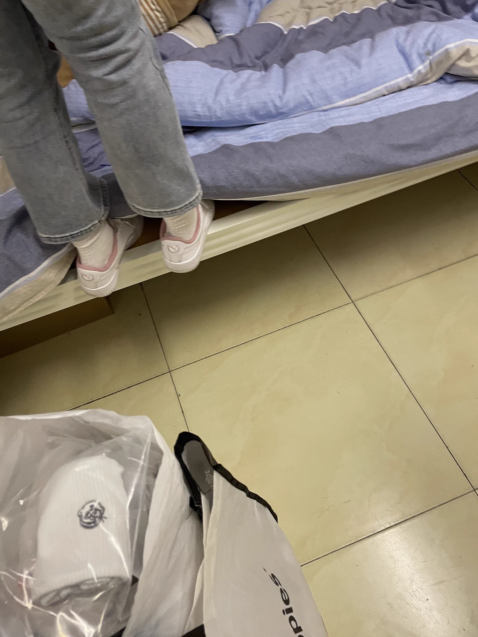 【李同学系列】我与专业原味和区别，每次套路女孩的时候。款式都有新发现哈哈！自从李同学爱上了羽毛球。就开始对自己的棉袜有些嫌弃了🙂健身真的重，身为同好。永无门槛只为分享💦💦 Q351458898 https://t.co/g0W7nV4KxE