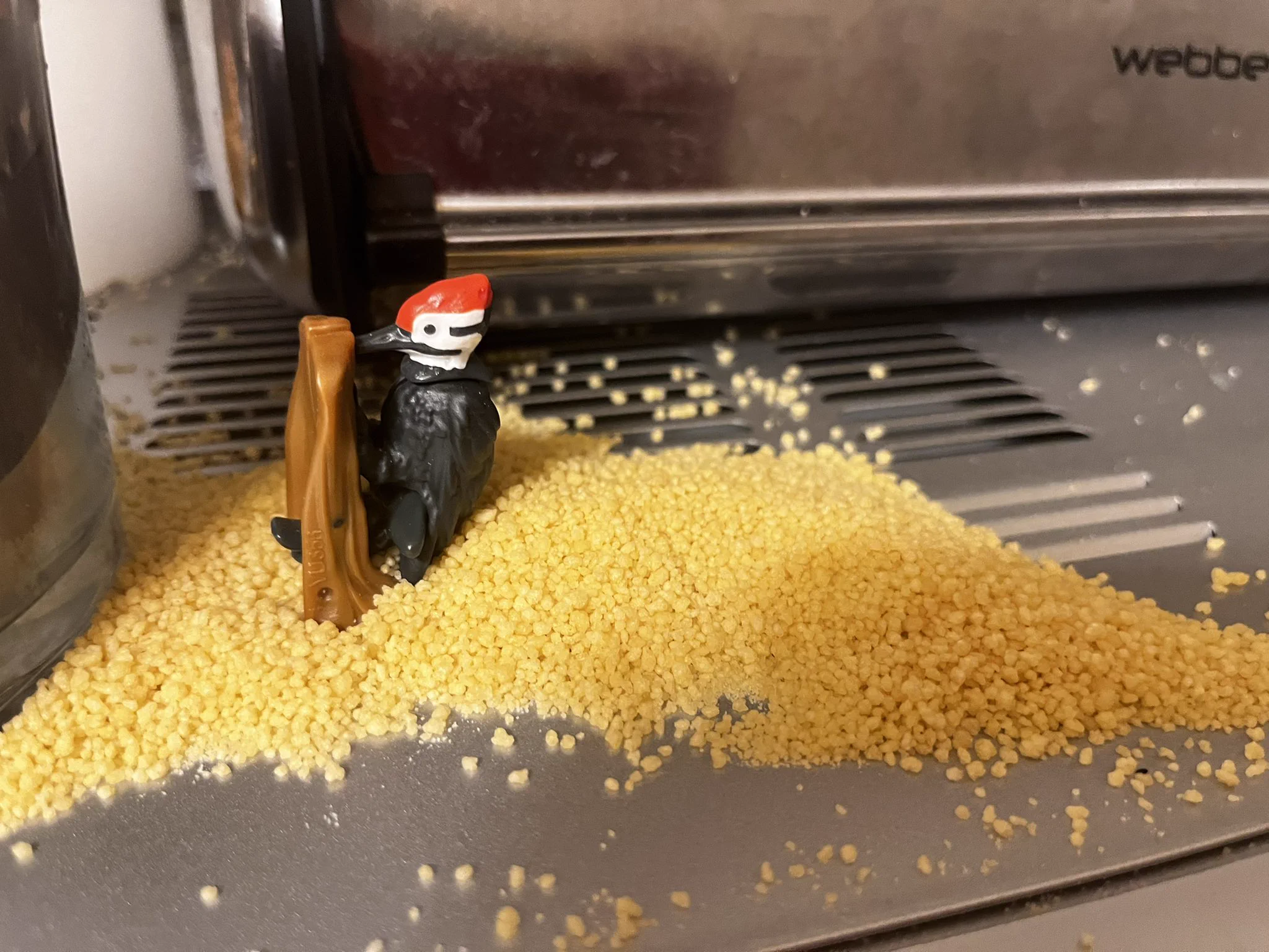 my neighbor accidentally sprinkled millet on the microwave, where the figures from the kinder surprise lie. when I saw and asked that it was she silently looked at me and said that the woodpecker loves grain xDDDD WHAT??? https://t.co/Bnpl55LIJL