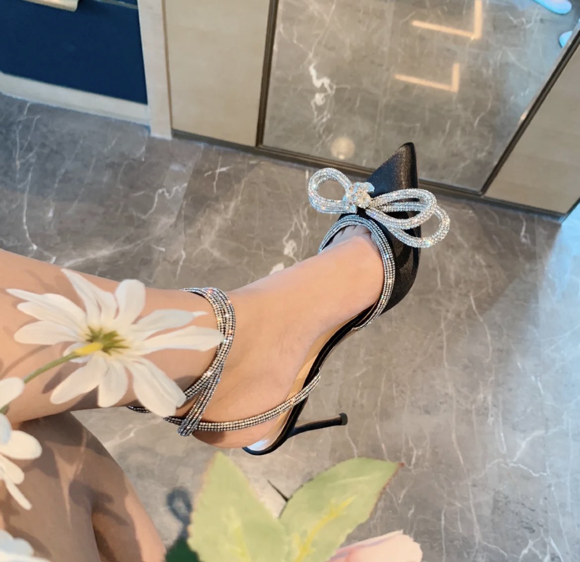 最近被小弟弟追得有点上了头，出来玩我还带了他最爱的两双同款式…… https://t.co/XgSv6D8IUW