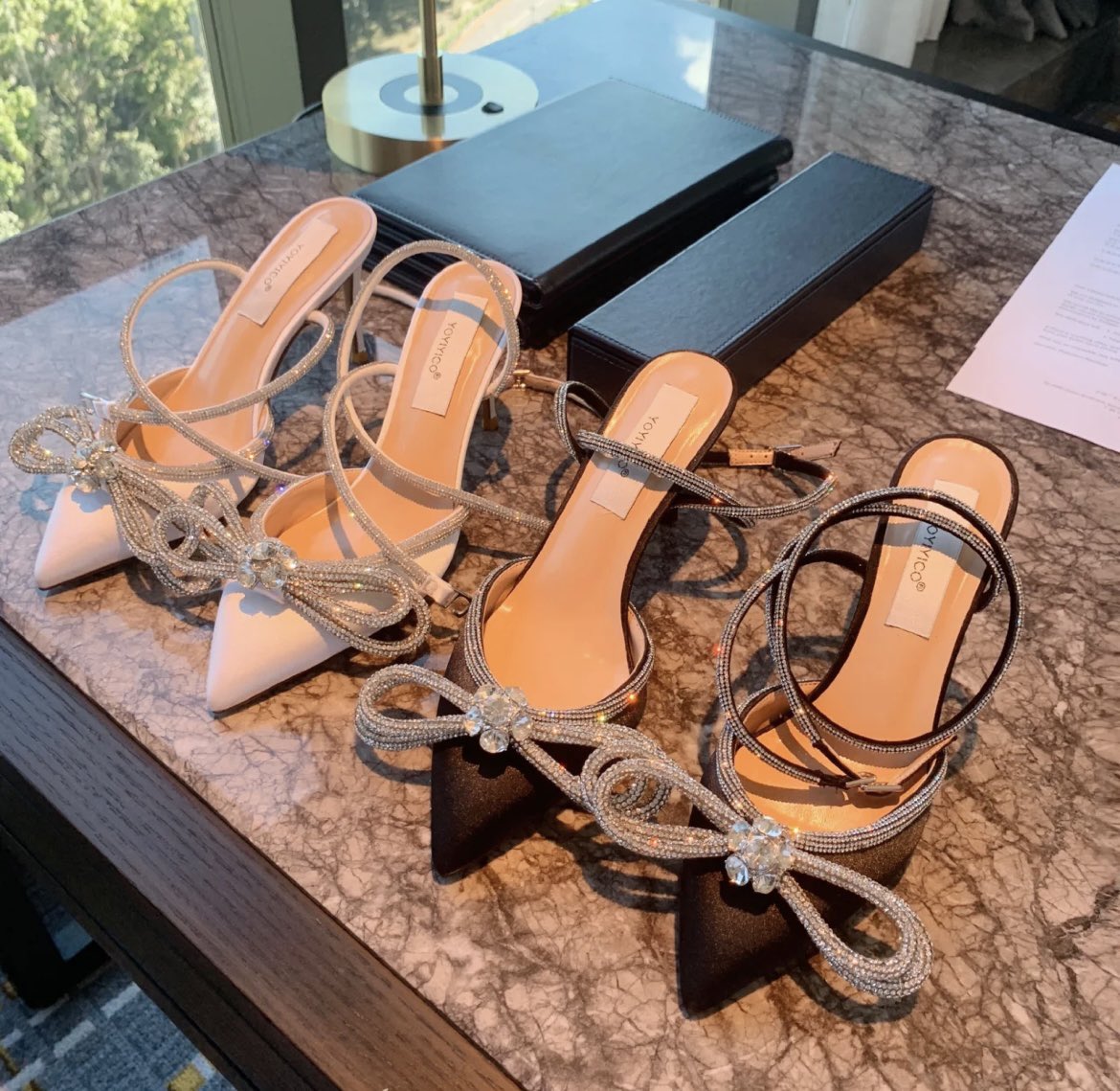 最近被小弟弟追得有点上了头，出来玩我还带了他最爱的两双同款式…… https://t.co/XgSv6D8IUW