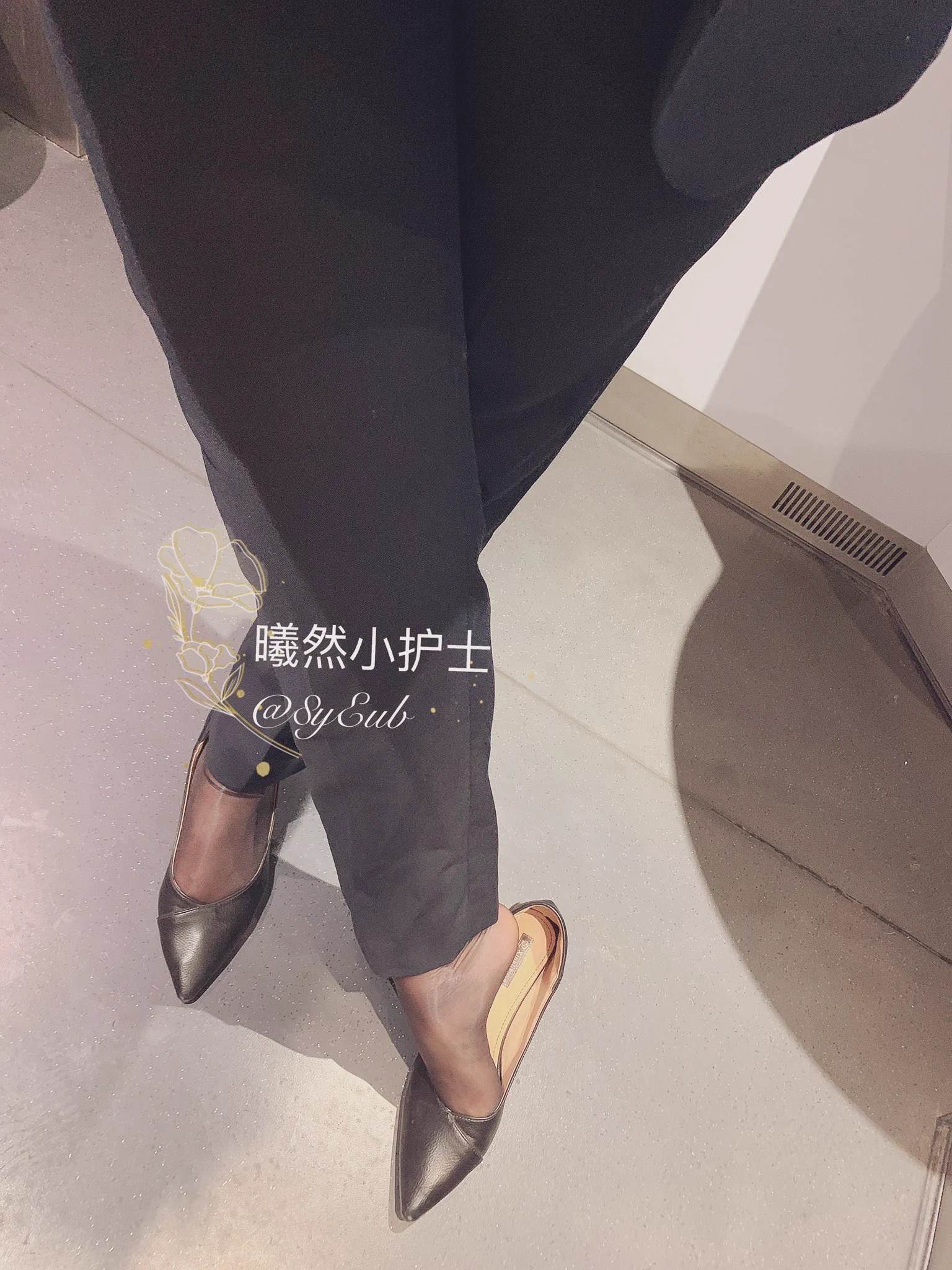 医院出差开年度总结会院长要求制服配高跟，你们喜欢哪种？ https://t.co/dXjDYyXkPW