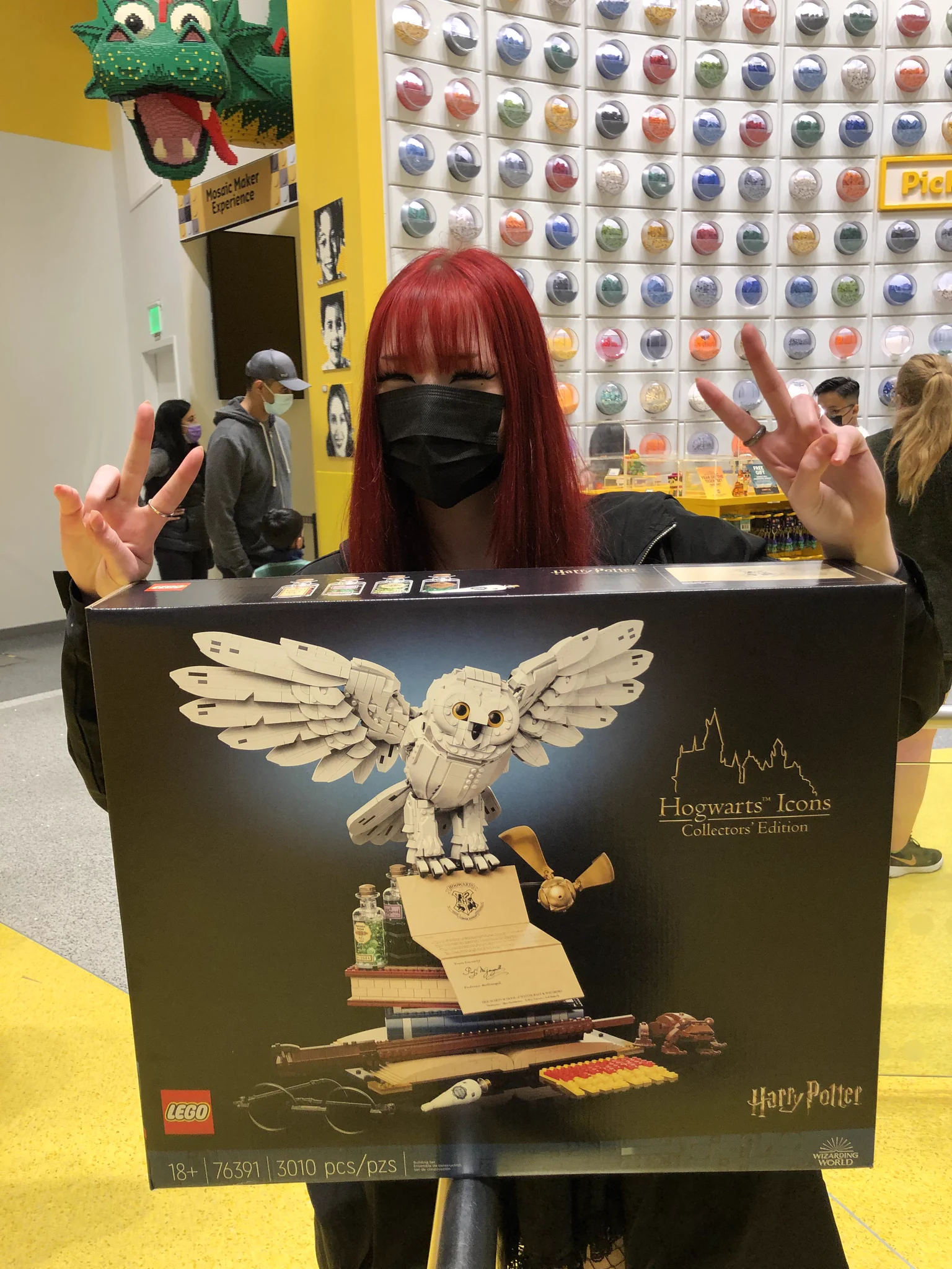 very happy bean! this piece is extremely hard to find. this is my first time building legos!!! https://t.co/3acx41HPSX