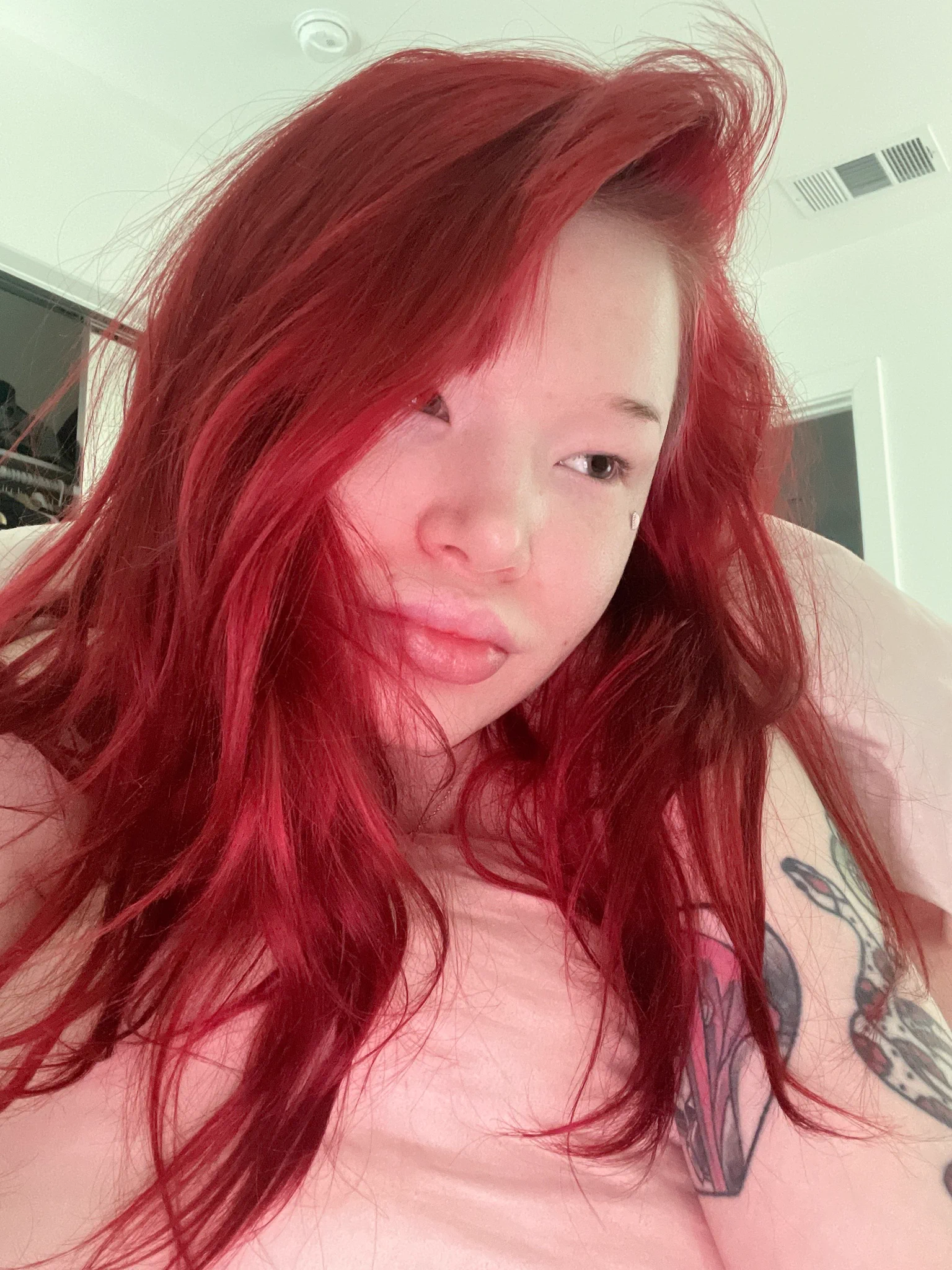 anyone elses face get super puffy when they wake up? I wish my lips looked like this all the time lmaoo# https://t.co/hZDHFa2QMq