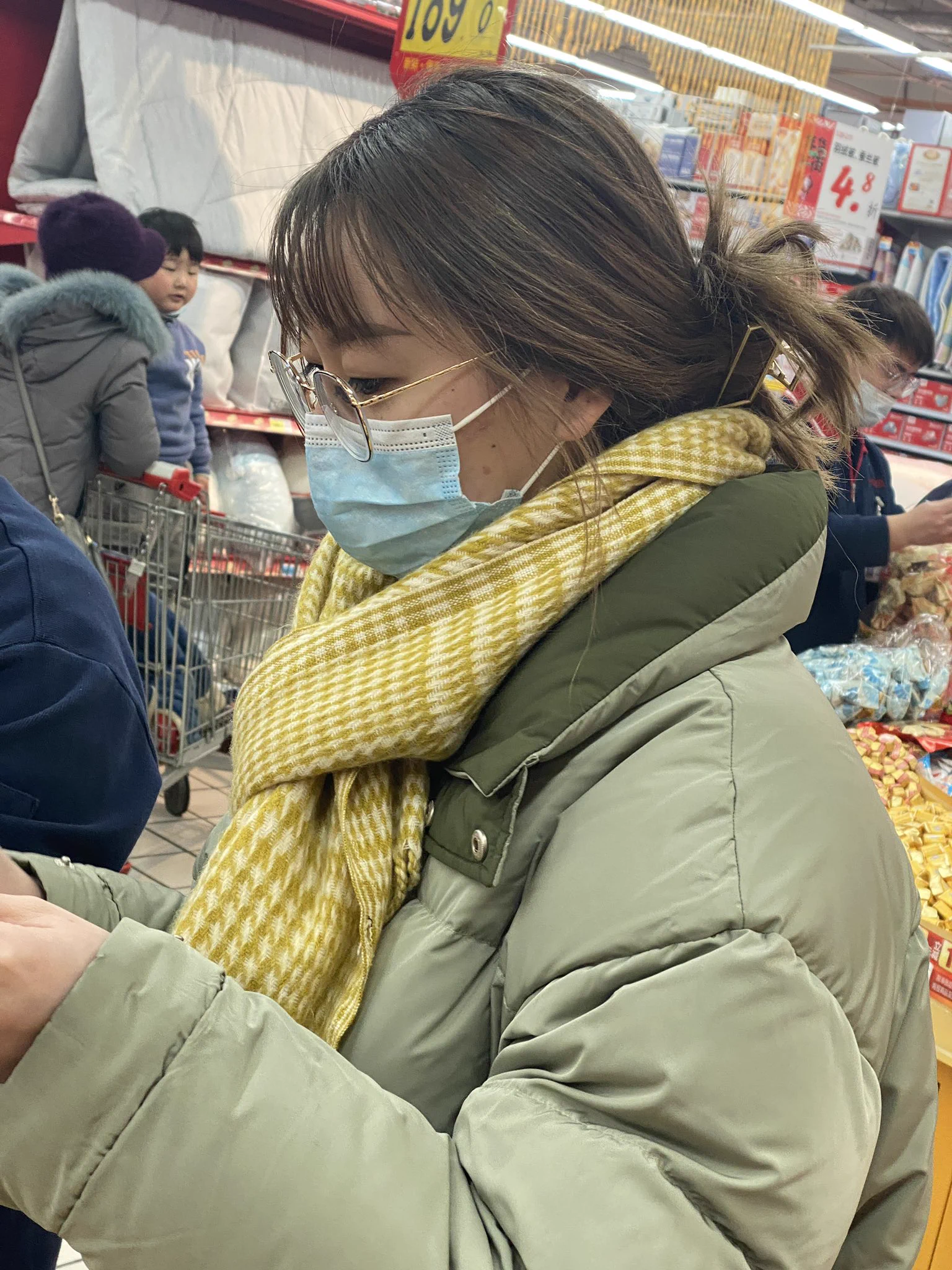 #绿帽 #绿奴 #母狗 #淫妻 #足控 #美腿 虎年大吉！春节假期，我和老婆为数不多的纯粹的二人世界，带老婆来买点好吃的 https://t.co/NUG84fNdBV
