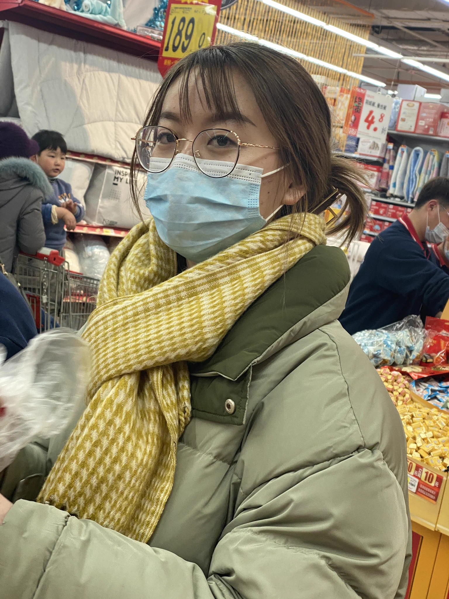 #绿帽 #绿奴 #母狗 #淫妻 #足控 #美腿 虎年大吉！春节假期，我和老婆为数不多的纯粹的二人世界，带老婆来买点好吃的 https://t.co/NUG84fNdBV