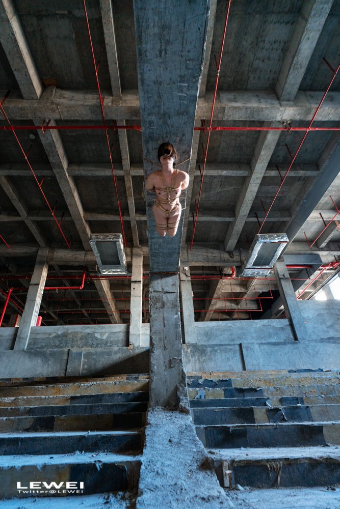 艺高人胆大～
出镜: @xiaoyunduoya 
#LEWEI #Bondage #广州约拍 #捆绑 #废墟 #BabyArt #ChinaArt #ChinaBondage
各类主题创作拍摄欢迎私我约拍～
投稿：
@Fengsiyuan
@CPcoupling https://t.co/R9KlZiXRcK