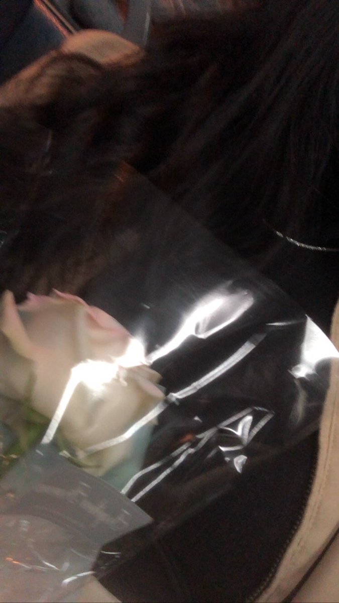 有人可以買花送我嗎 我給你錢🥲🥲 https://t.co/IqtkCuC1QD