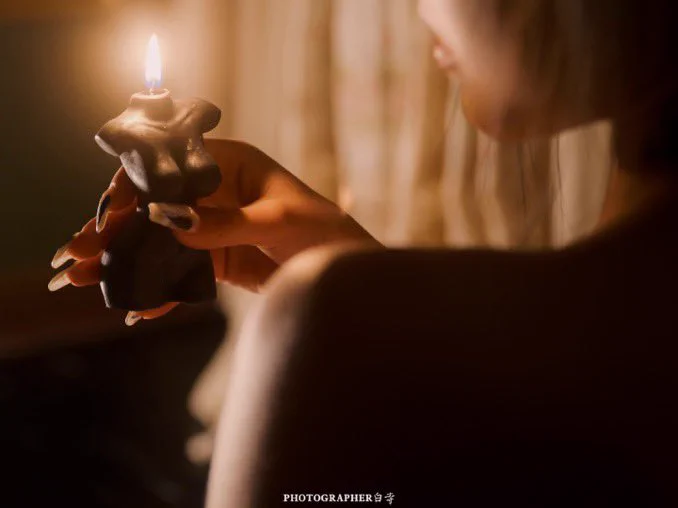 超级色色的鸡巴蜡烛和裸女蜡烛来啦！搞黄色就是连蜡烛也得是充满涩情的才对🤩~我自留了一套但是不舍得用，放在家当摆件了！摄影@whiteplace1990 模特友情出演非博主本人~ https://t.co/8eQ1bYyidW