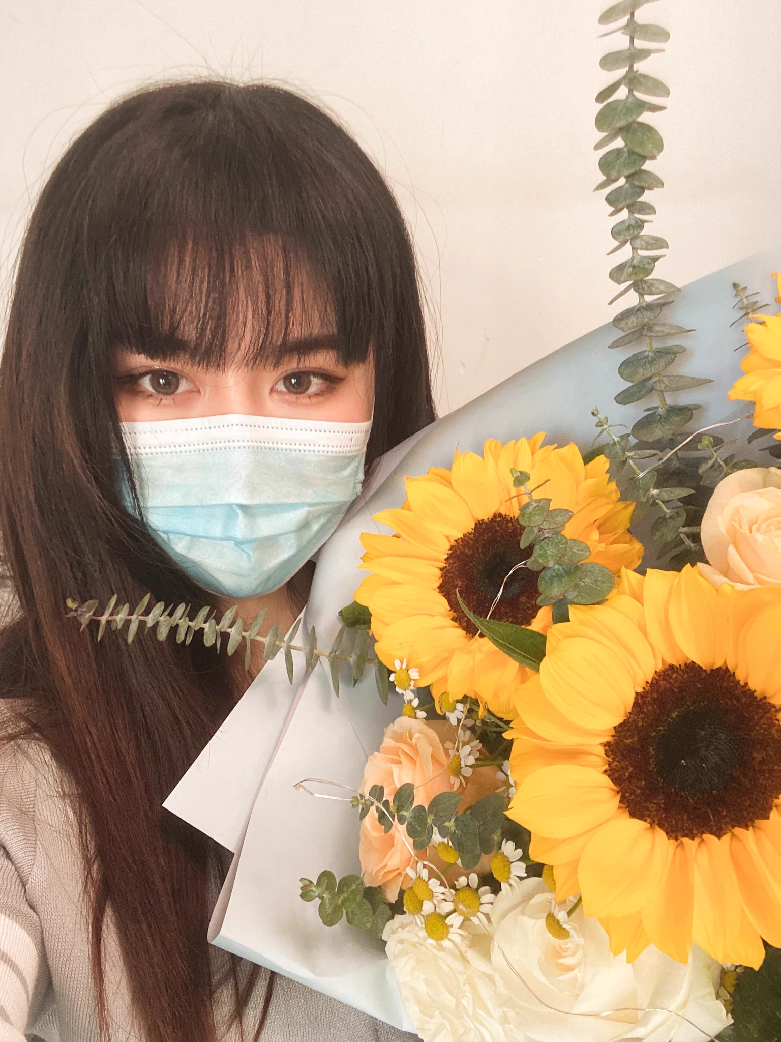 情人節的花花🌸今天才有時間拿出來拍照(女孩子收到花就是要臭美拍照啊🥰) https://t.co/oiK9rDLu74