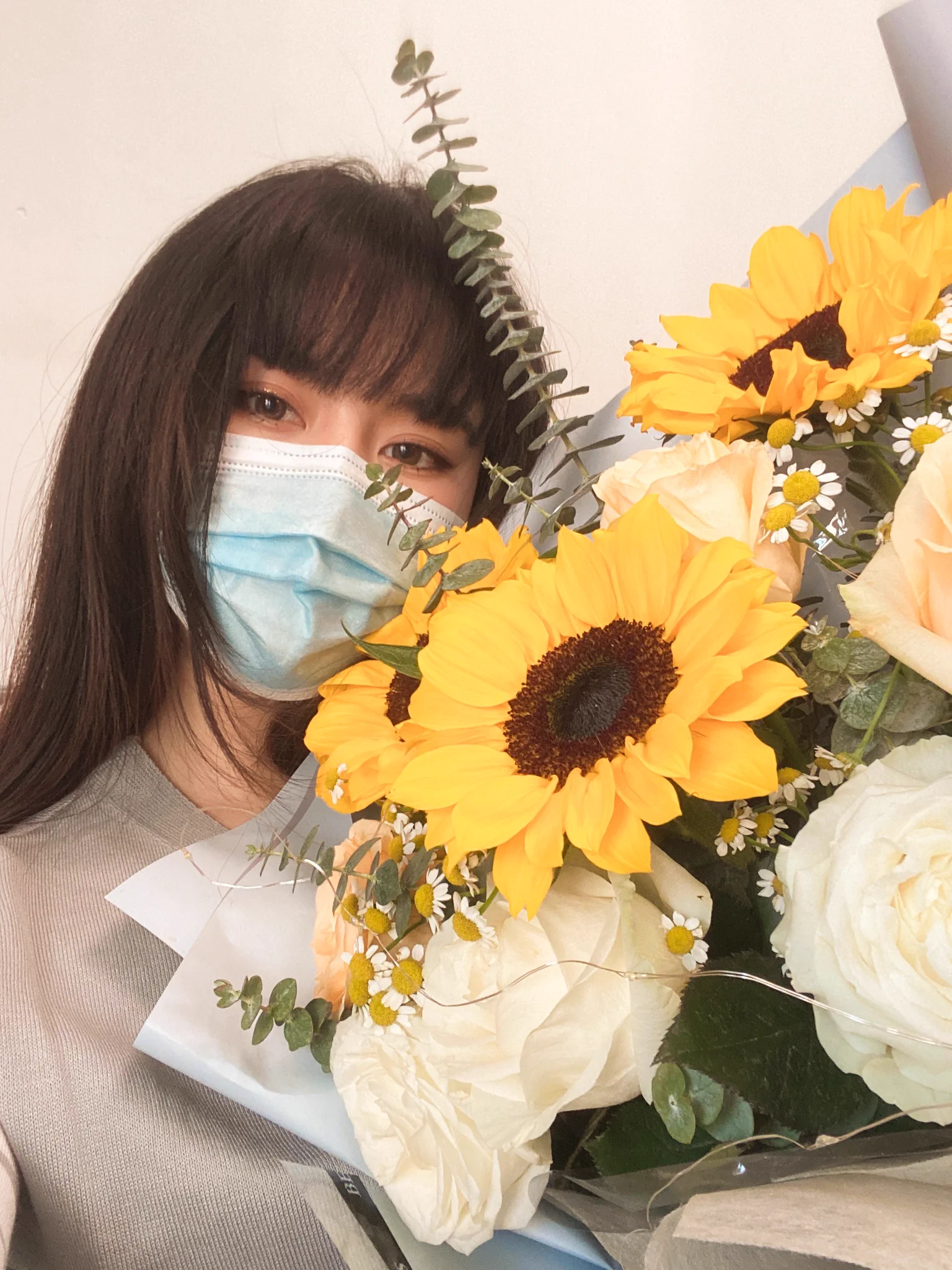 情人節的花花🌸今天才有時間拿出來拍照(女孩子收到花就是要臭美拍照啊🥰) https://t.co/oiK9rDLu74