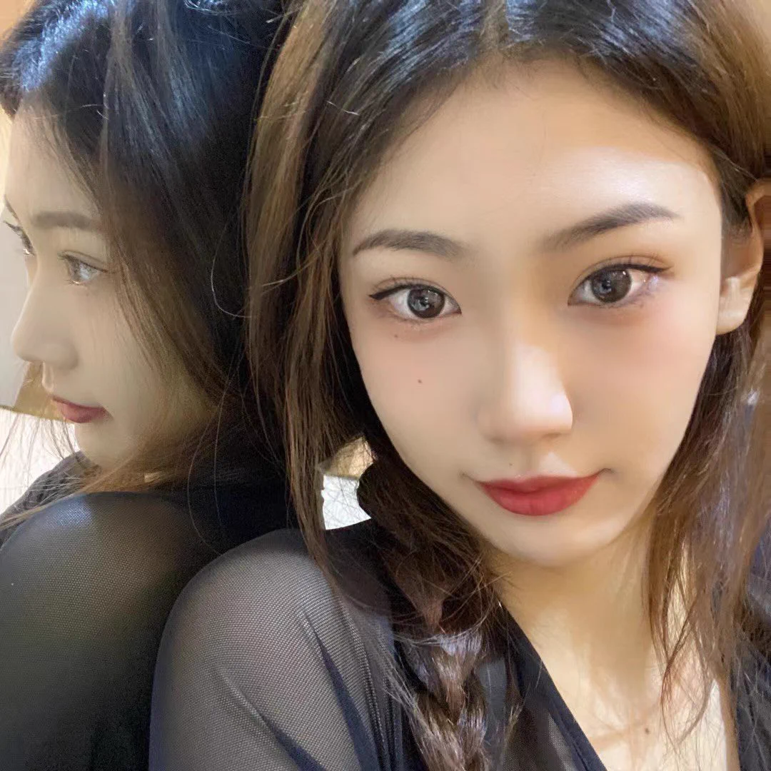 【舞蹈女孩-心语】一位舞蹈专业的女孩，身材和气质是街上男人都要回头的那种。重要的是170以上的身高却是小脚。给人高冷的感觉，其实内心和棉袜都是很闷骚的女孩😧😧 https://t.co/L4nNvPdvZA