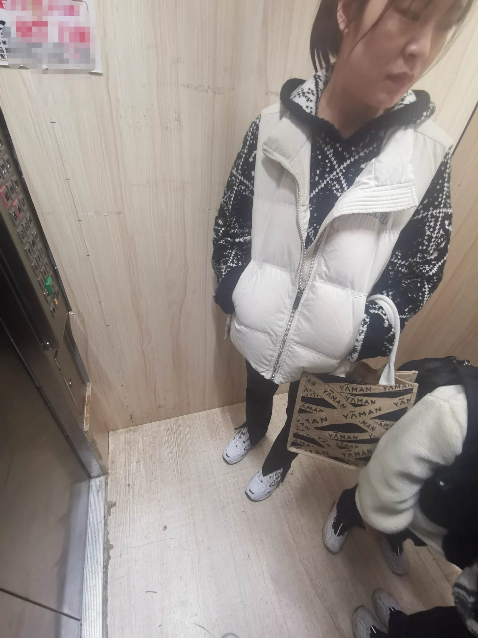 开奥迪Q7的少妇，两个孩子的妈妈，本人还是很漂亮的！这次运气好，玩到现脱了，一股淡淡的酸臭味，上头！ https://t.co/tkys2KRTbE
