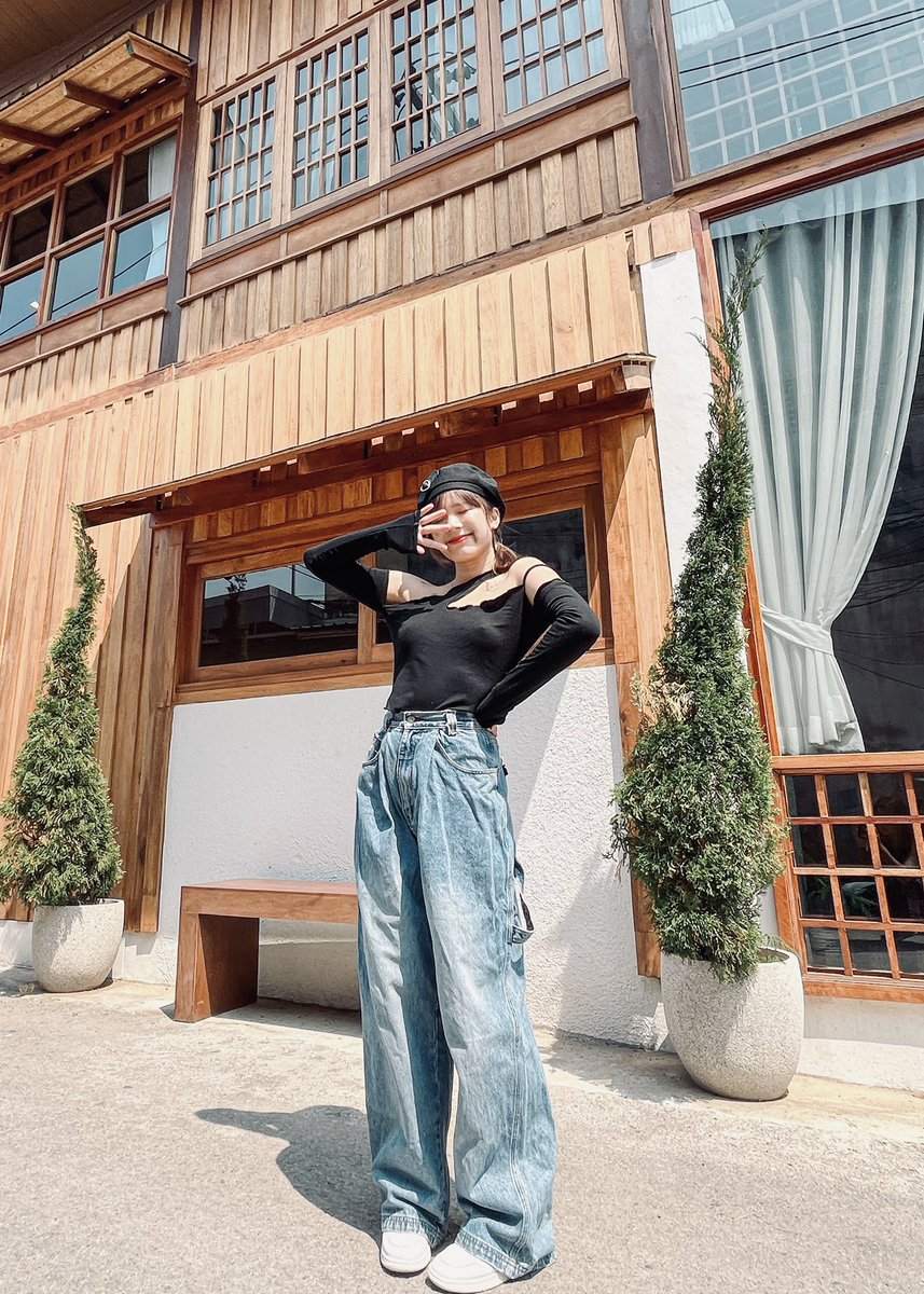 𝔫𝔬 𝔟𝔯𝔞 𝔦𝔰 𝔫𝔬𝔯𝔪𝔞𝔩 https://t.co/ifuEGHTpf2