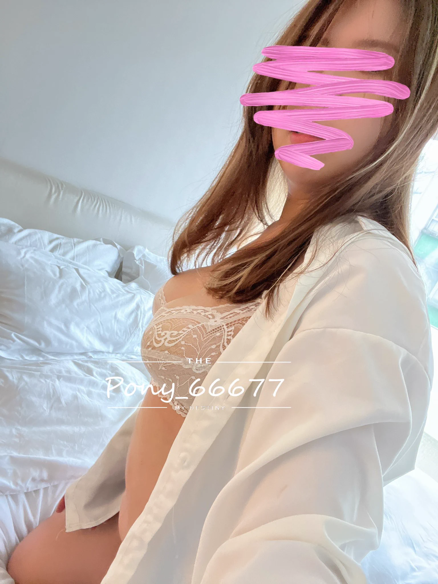 純白的床單搭上白蕾絲真的好好看噢#喜歡這樣的Pony嗎🥰今晚穿這樣在床上等你好嗎☺️另外也很好奇大家的床單都用什麼樣的顏色跟圖案欸可以留言或貼照片跟我分享嗎？#男友襯衫 #純白蕾絲 #又純又慾#喜歡請給我愛心跟轉推#留言告訴我你有多喜歡❤️ https://t.co/hitsCkncox