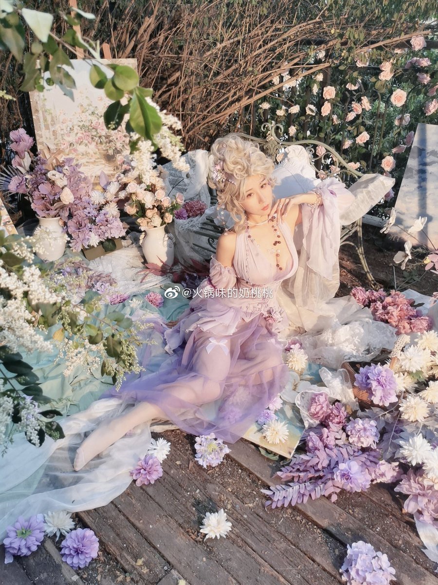 春有约，花不误
昨晚云溪溪一边修图一边跟我图透，打鸡血肝图到四点，太沉迷睡美人的美丽了呜呜，怎么会那么好看！！恨不得现在就让大家看到，这套图不买真真血亏！先看看手机花絮过过瘾 https://t.co/2ILjAwauSj