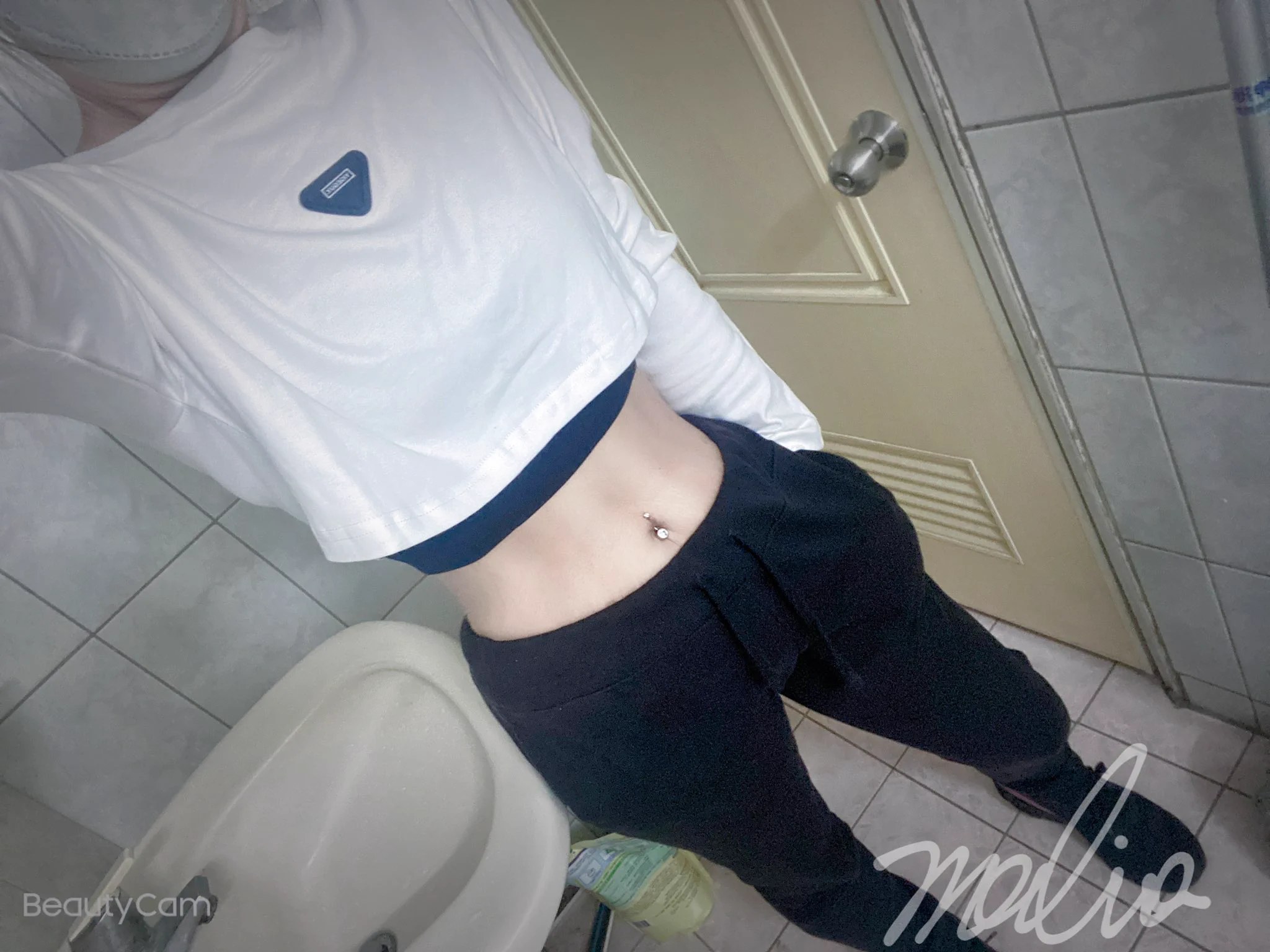 終於可以穿這類的衣服出門了 肚子小很多開心😃 https://t.co/Q4mV9ovx43