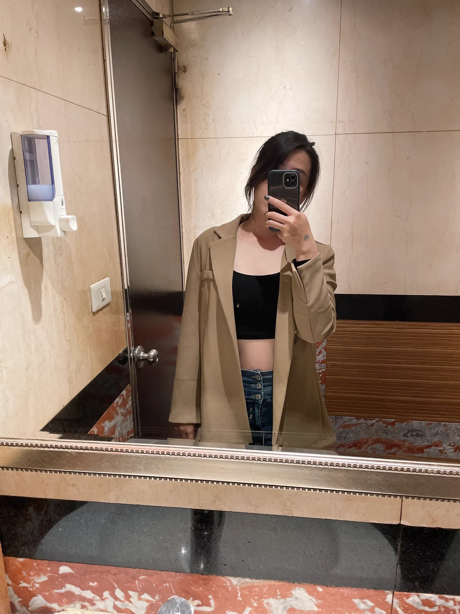 吃飯的時候被搭訕問外套哪裡買的🤔 https://t.co/nqsY7CfBWU