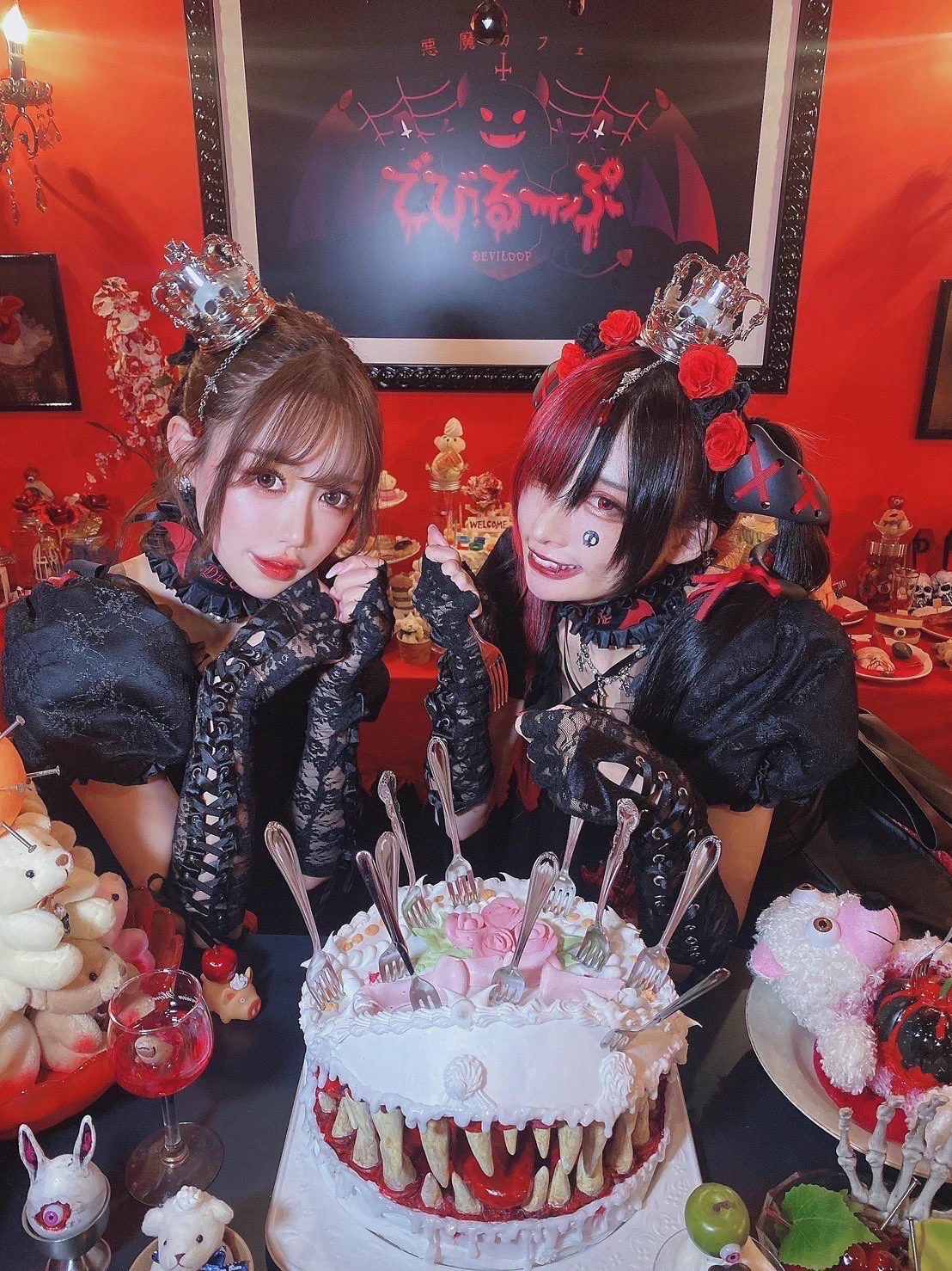 ぴかりんとツーショット撮って頂いて幸せすぎた😭💗💗手も繋いでくれたしギュッてしてくれたし、もうファンサが凄すぎて悪魔だけど天使過ぎた〜🥺💗💗💗 https://t.co/5lw4vzYuYX