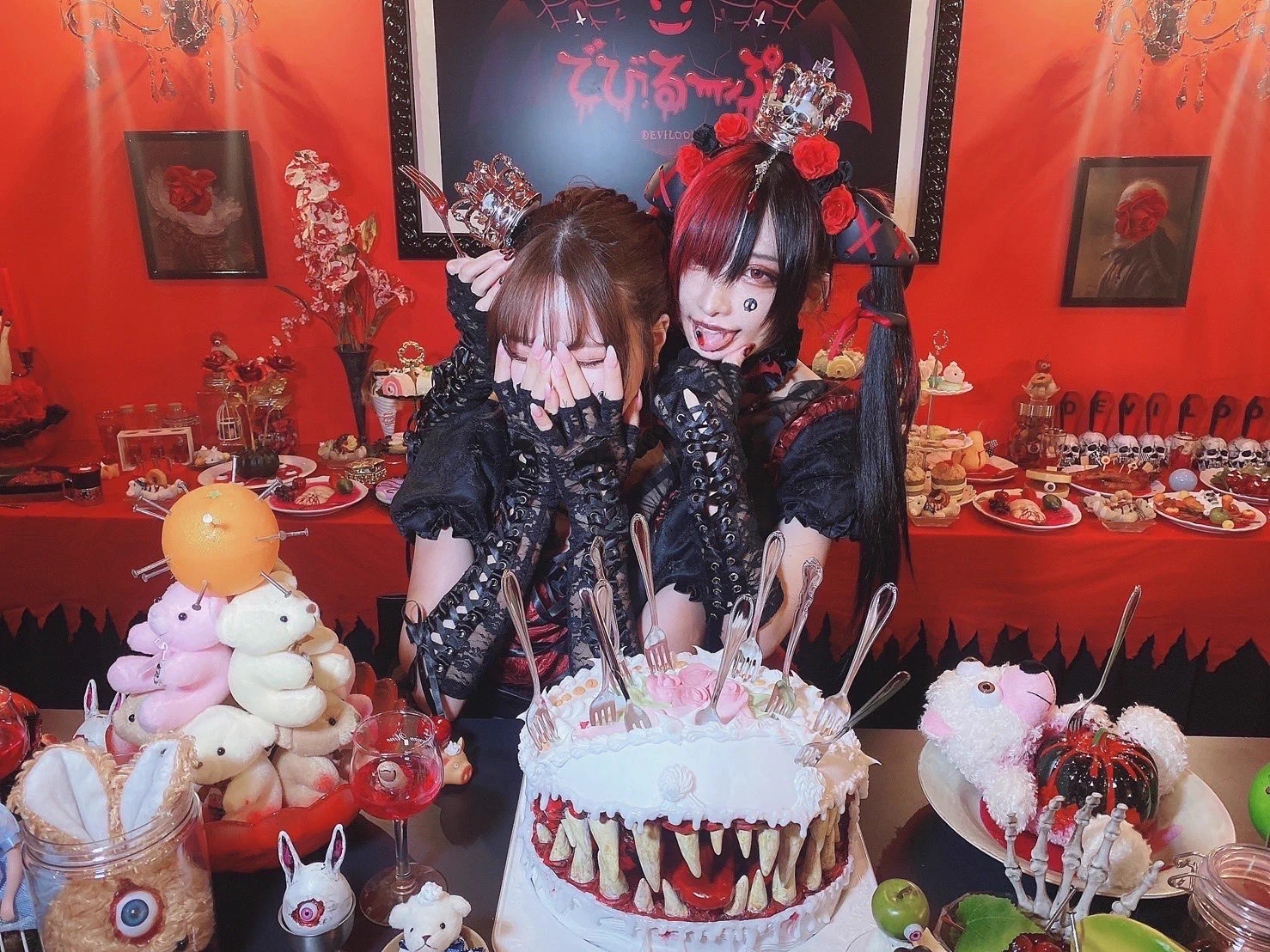 ぴかりんとツーショット撮って頂いて幸せすぎた😭💗💗手も繋いでくれたしギュッてしてくれたし、もうファンサが凄すぎて悪魔だけど天使過ぎた〜🥺💗💗💗 https://t.co/5lw4vzYuYX