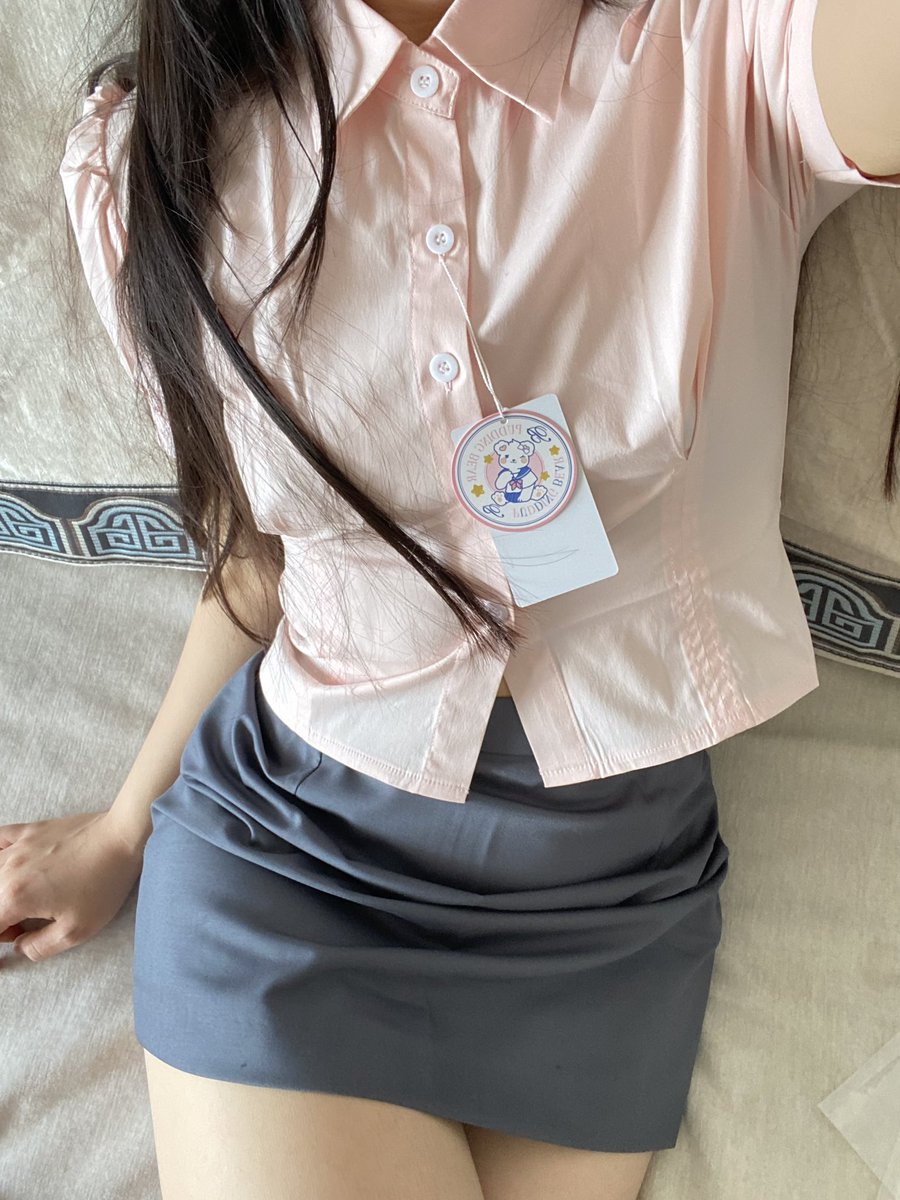 《关于把辣妹套装穿成工装这件事》 https://t.co/idALrUBnPd