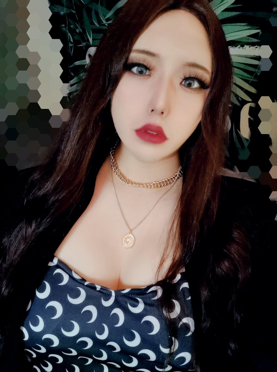 像不像邻居家经常欺负你的大姐姐？😈 https://t.co/9cZLEUhGOD