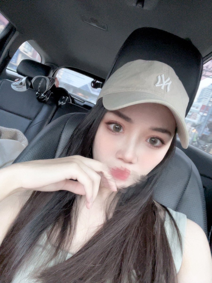 今天囂勾追的喔😈

我爹在旁邊說我很騙？？？

@bchenxueng 我爹爹被推特霸凌ㄌ！
新帳號奉上 https://t.co/kNfqv724WZ