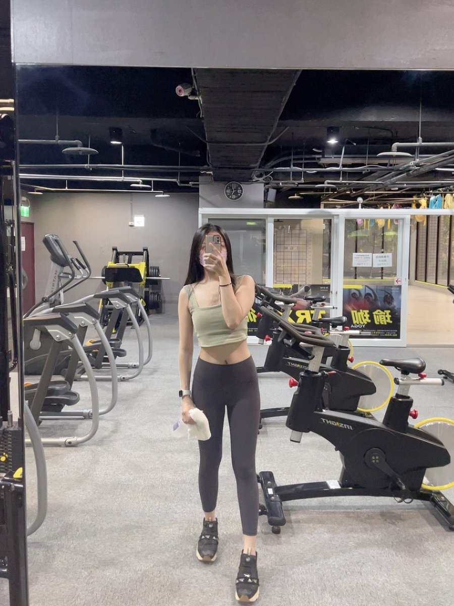 很懶得修圖的人下場就是腿看起來很壯
美顏相機結束一切 https://t.co/thNiiiLXYn