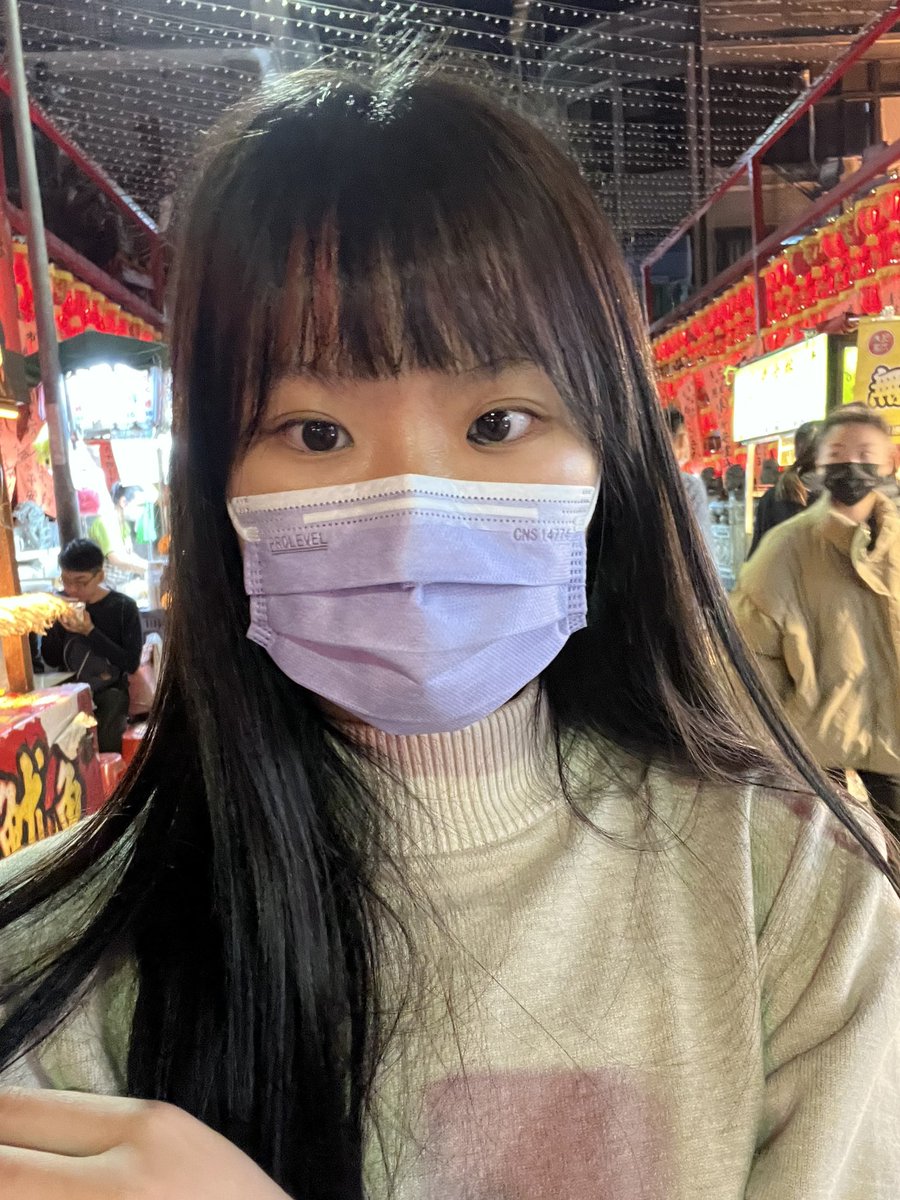 原來有些承諾 
只有聽的人記住了 說的人早就忘了
說多了 怕煩
說少了 怕不明白
所以還是安安靜靜才惹人疼吧

#沒開濾鏡 https://t.co/7sFQocGuQz