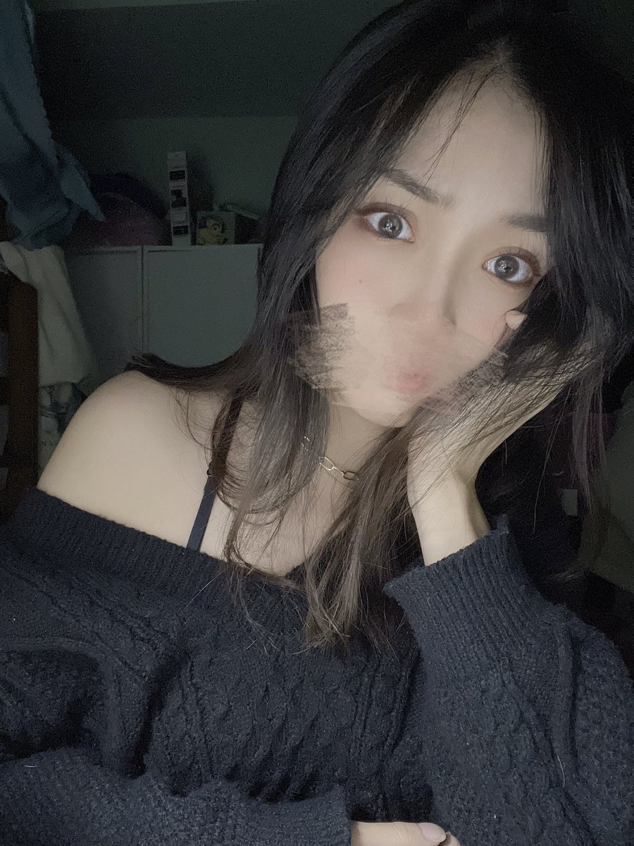 很多人以為的儀式感是鈔能力
但其實求的是個真心實意

我一直覺得有愛才有性
但現在這個世界有性沒愛的滿街跑

你天真的以為你的世界只有他
他就該同等回報
但你真正重視自己才會理解
把自己的期望強加於人是多麼無理

損人不利己

#毒雞湯小劇場系列 https://t.co/dXplvEP0uu