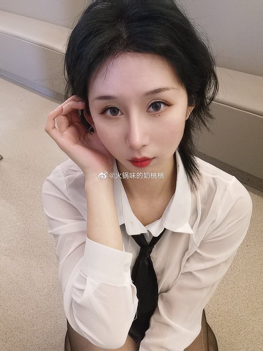 当小狗太快乐了，修自拍的时候也爽到！今天也是想骗秋姐姐在重庆定居的一天[打call][打call][打call] 
传下去，秋姐姐跟我拍片，她喜欢我（不是） https://t.co/6sg4oRbdoN