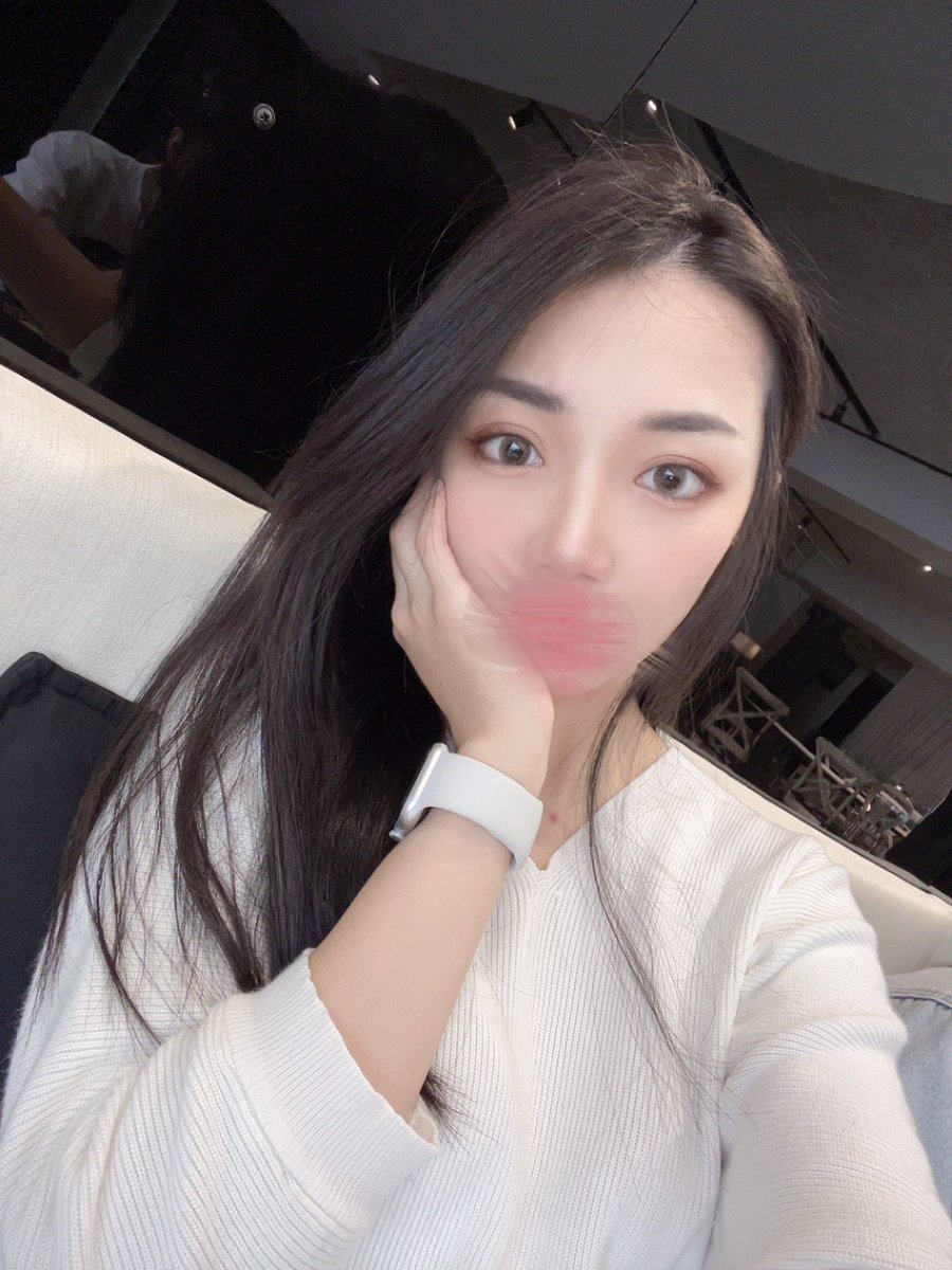 沒有還想玩的人
只有不夠喜歡的他
-

願大家都能遇見那個
知道你所有不堪
依然義無反顧奔向你的愛情
-

突然覺得這張
眼神跟其他張比好溫柔（？ https://t.co/H7wFNVLF4Y