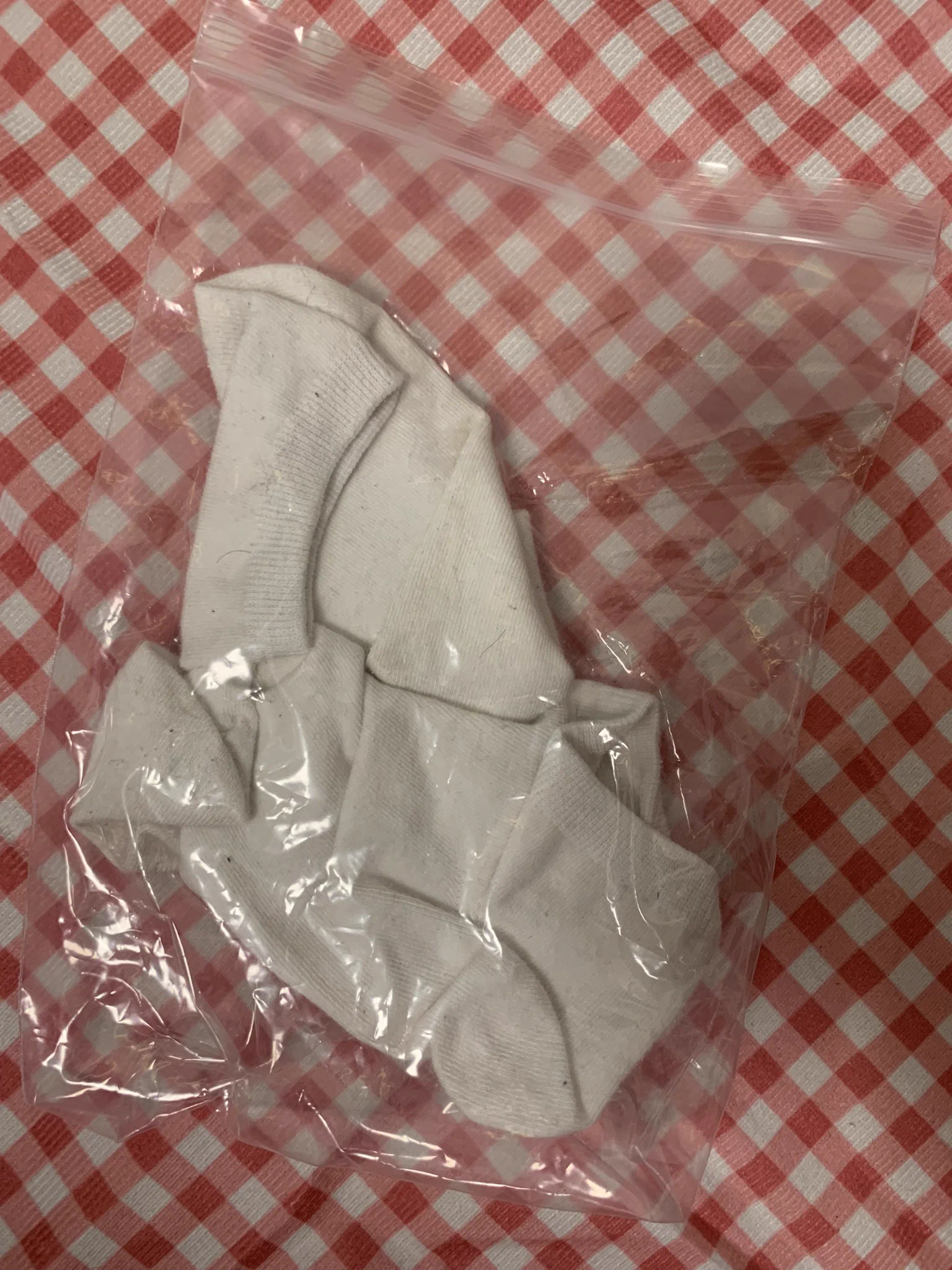 《解封》到家第一时间装好密封袋子。就以这个女孩的小白袜，宣布我的解封和圈子的回归💦💦。今年工作重点：要街头陌生女孩的袜子 https://t.co/lDGAbo3PtJ