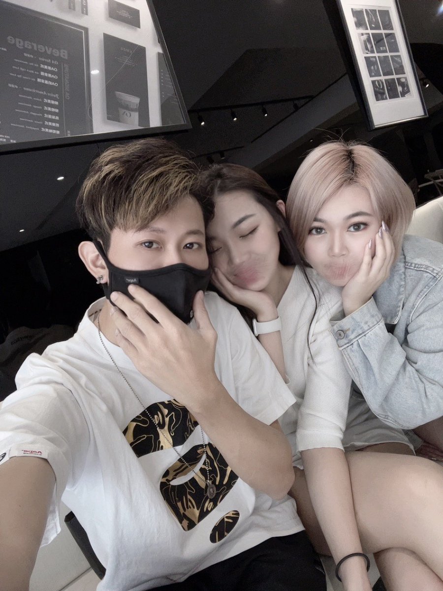 最疼我的寶寶們🤍🤍
@bchenxueng @qiiqii7777 

（幫我爸爸畫眉毛ㄌ） https://t.co/VZcT06HHeC