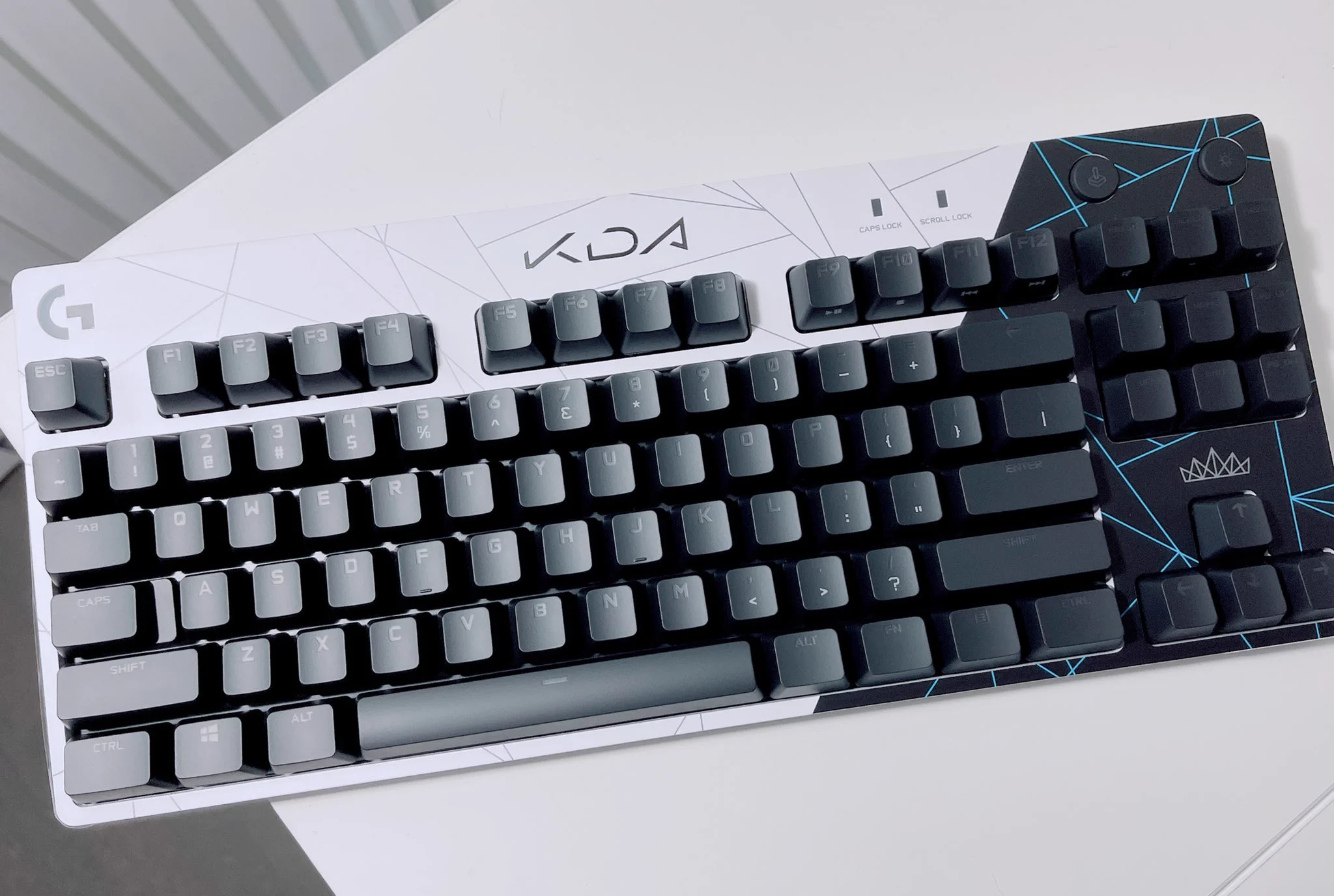 new keyboard copped 🥰 https://t.co/2LgYPzIPcn