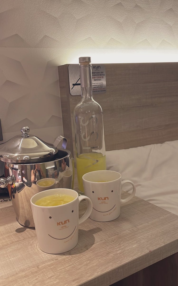 喝起來啊！
@bchenxueng @qiiqii7777 @wonderdaddy777 （最後一個已經打呼？？？）
感謝酒精支援🤤
@DD_lampxx https://t.co/v18ZOOiE89