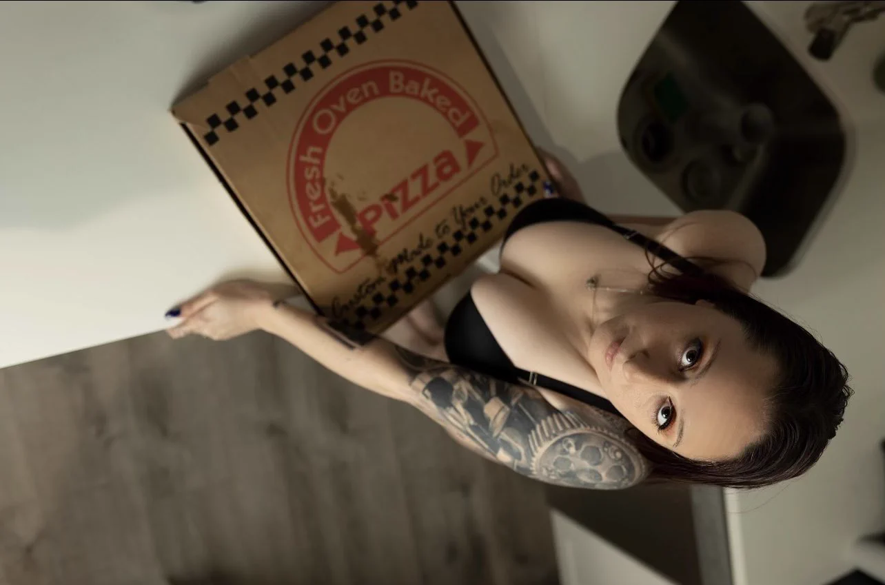 RT if you love boobies &amp; pizza 🍕 https://t.co/YOb3ww32hF