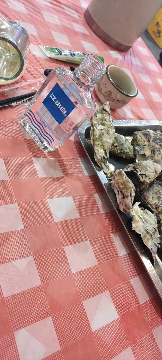 无聊上来逛逛，以免被遗忘了。有哥们问最近什么时候活动，我想说的是，评论区留言1，如果反响还可以，在里面随机抽取活动。吃点生蚝为身体加加油。 https://t.co/VPAIvQzikz