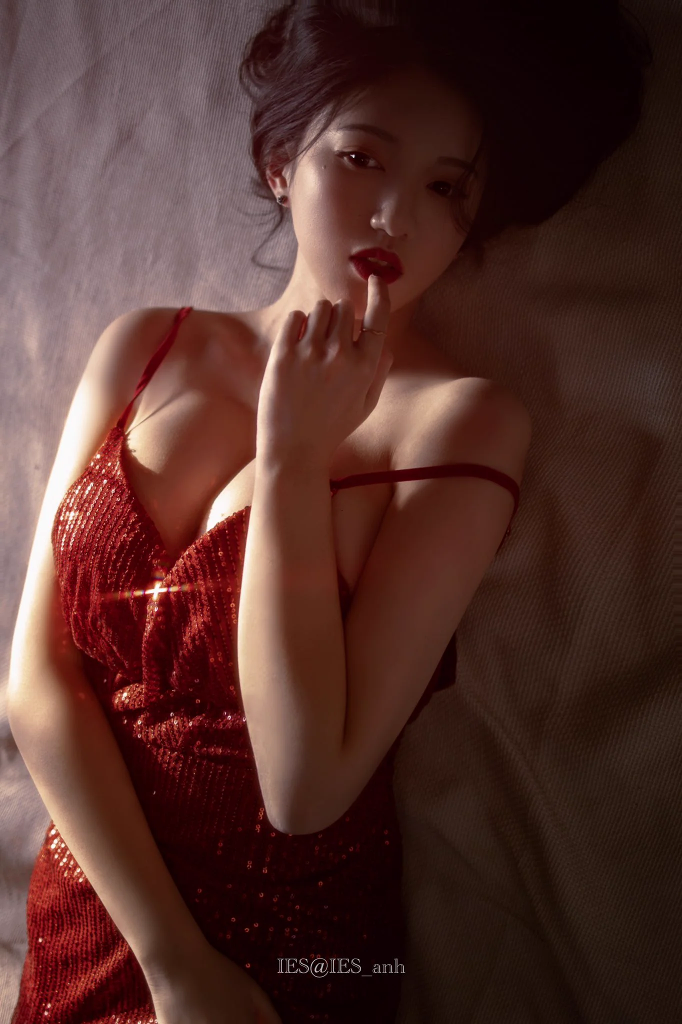 深沉的玫瑰 隐秘而没有穷期摄影@IES_anh 投稿@SICE3000 @qly520 @Fengsiyuan @Death_of_rose #暗调 #写真 #私房 #情绪 #人体 #约拍 #摄影 https://t.co/fYNfodSw79